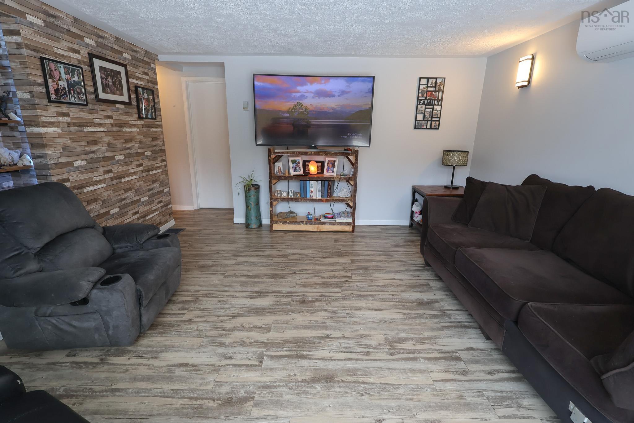 $329,900.00: 679 Highway 208, Simpsons Corner