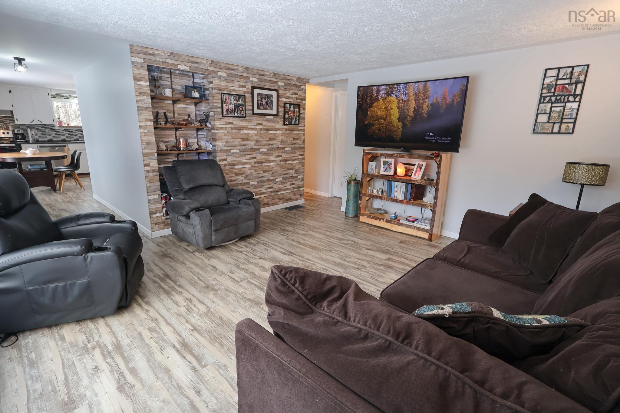 $329,900.00: 679 Highway 208, Simpsons Corner