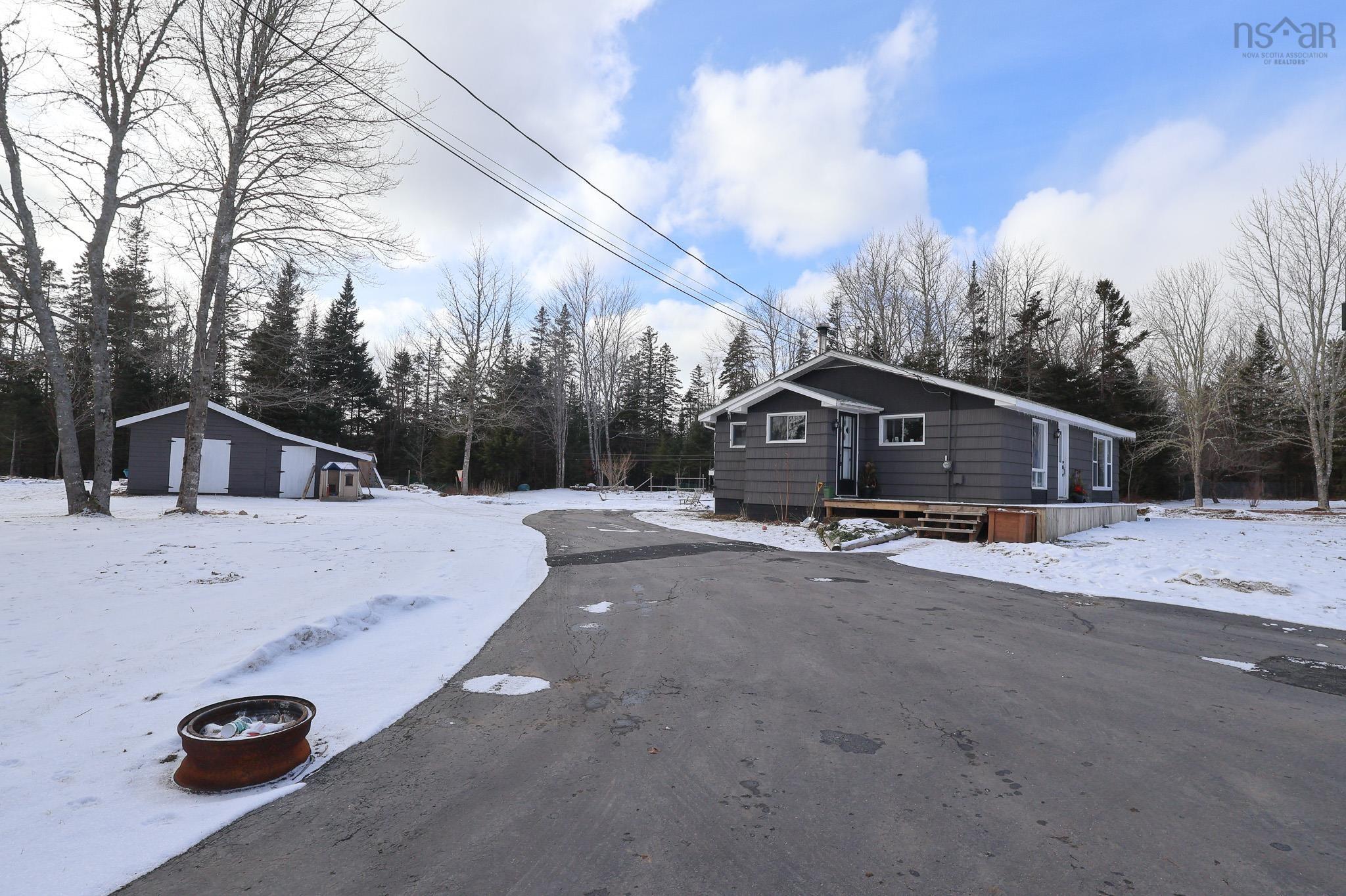 $329,900.00: 679 Highway 208, Simpsons Corner