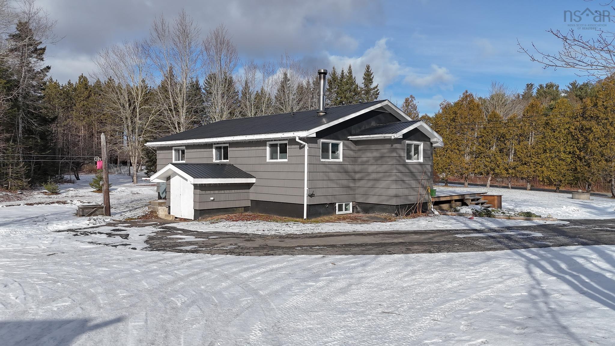 $329,900.00: 679 Highway 208, Simpsons Corner