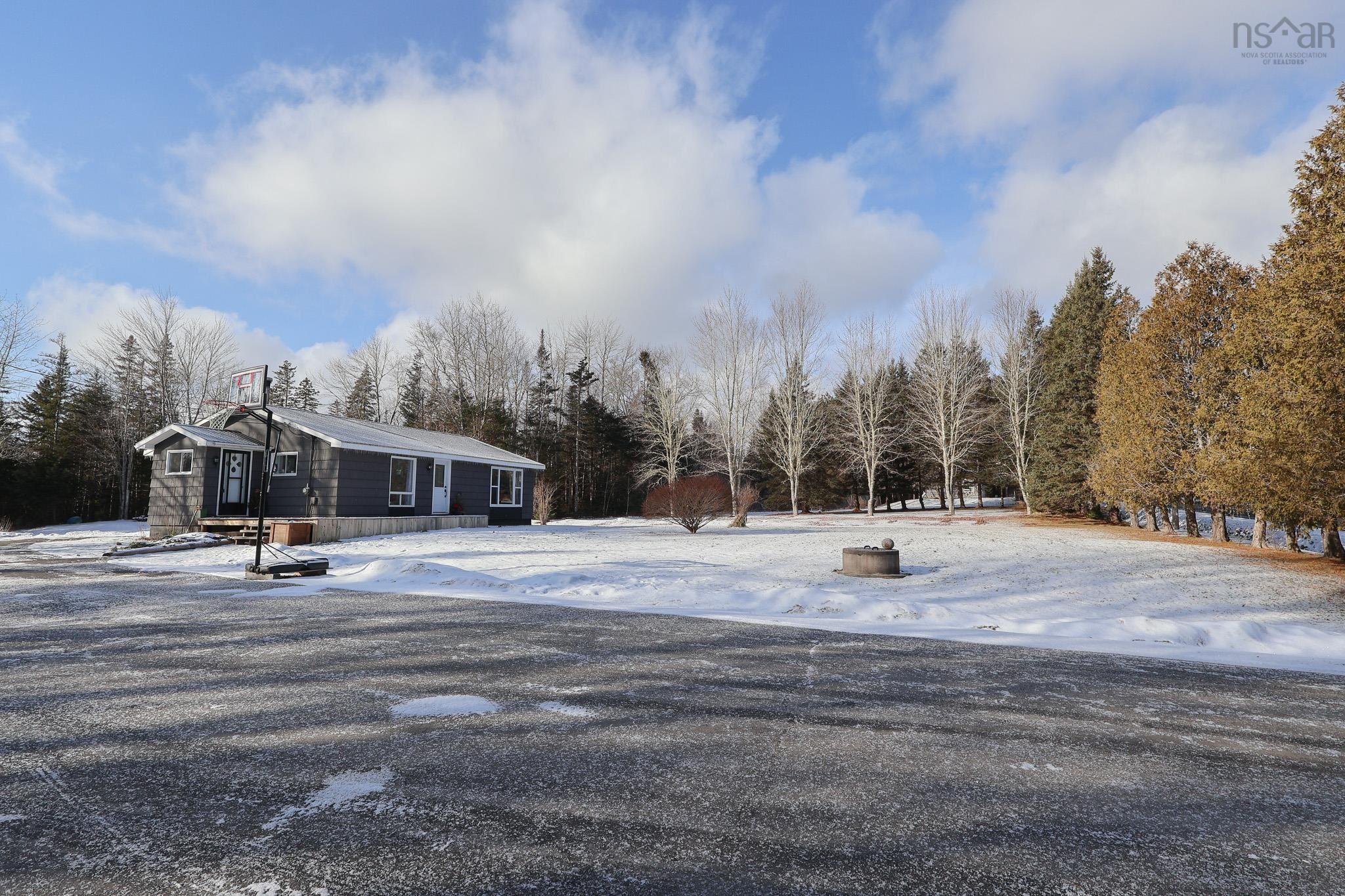 $329,900.00: 679 Highway 208, Simpsons Corner