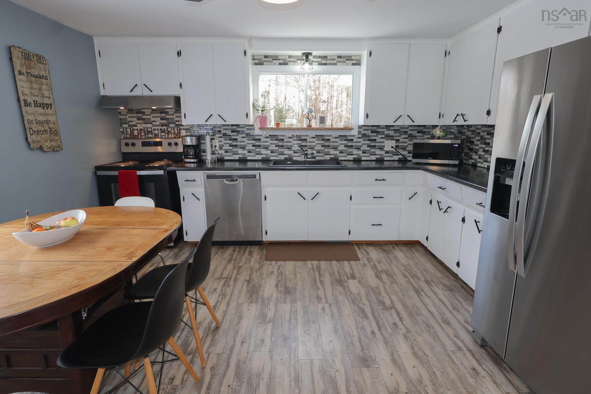 $329,900.00: 679 Highway 208, Simpsons Corner