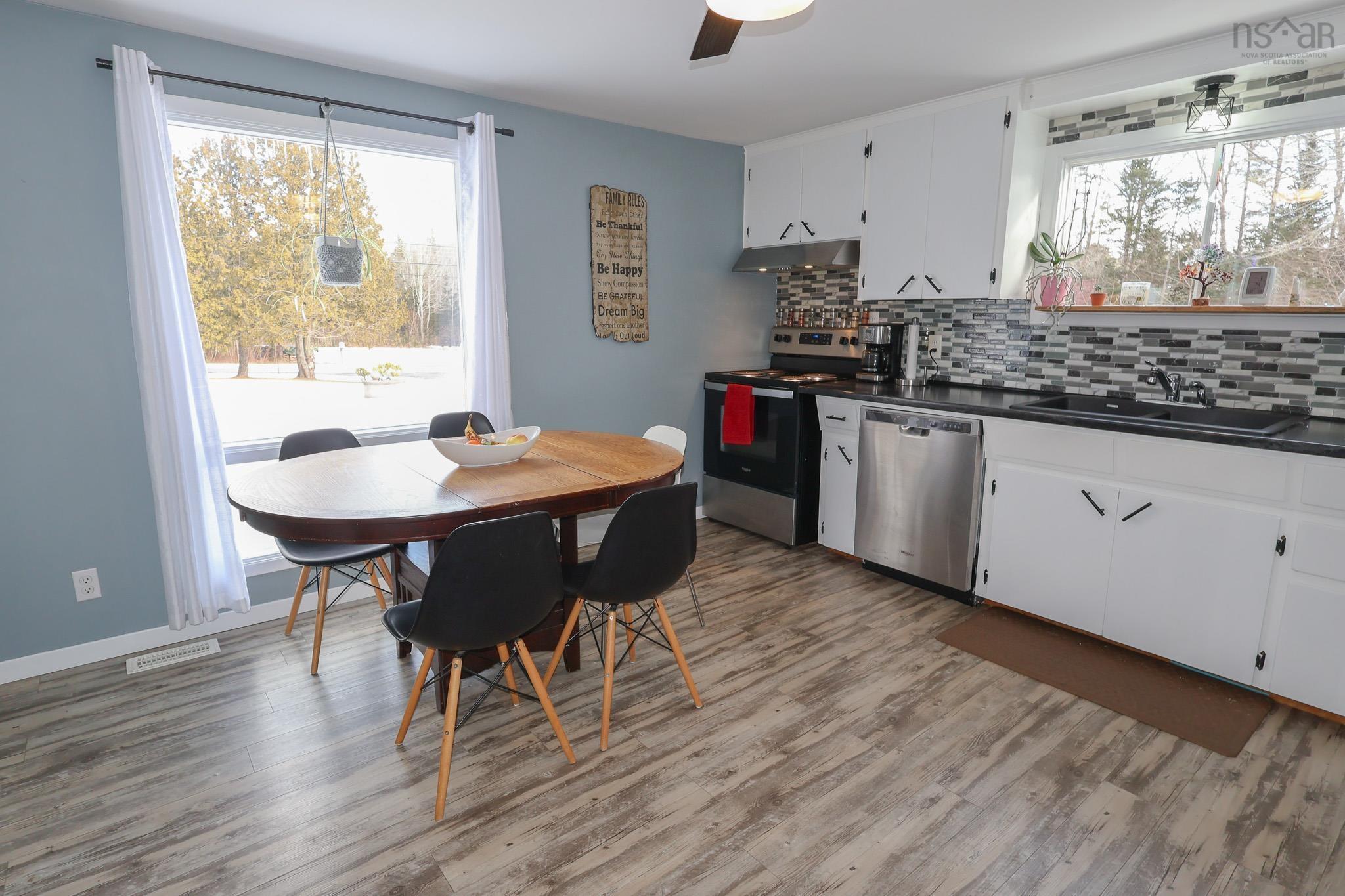 $329,900.00: 679 Highway 208, Simpsons Corner