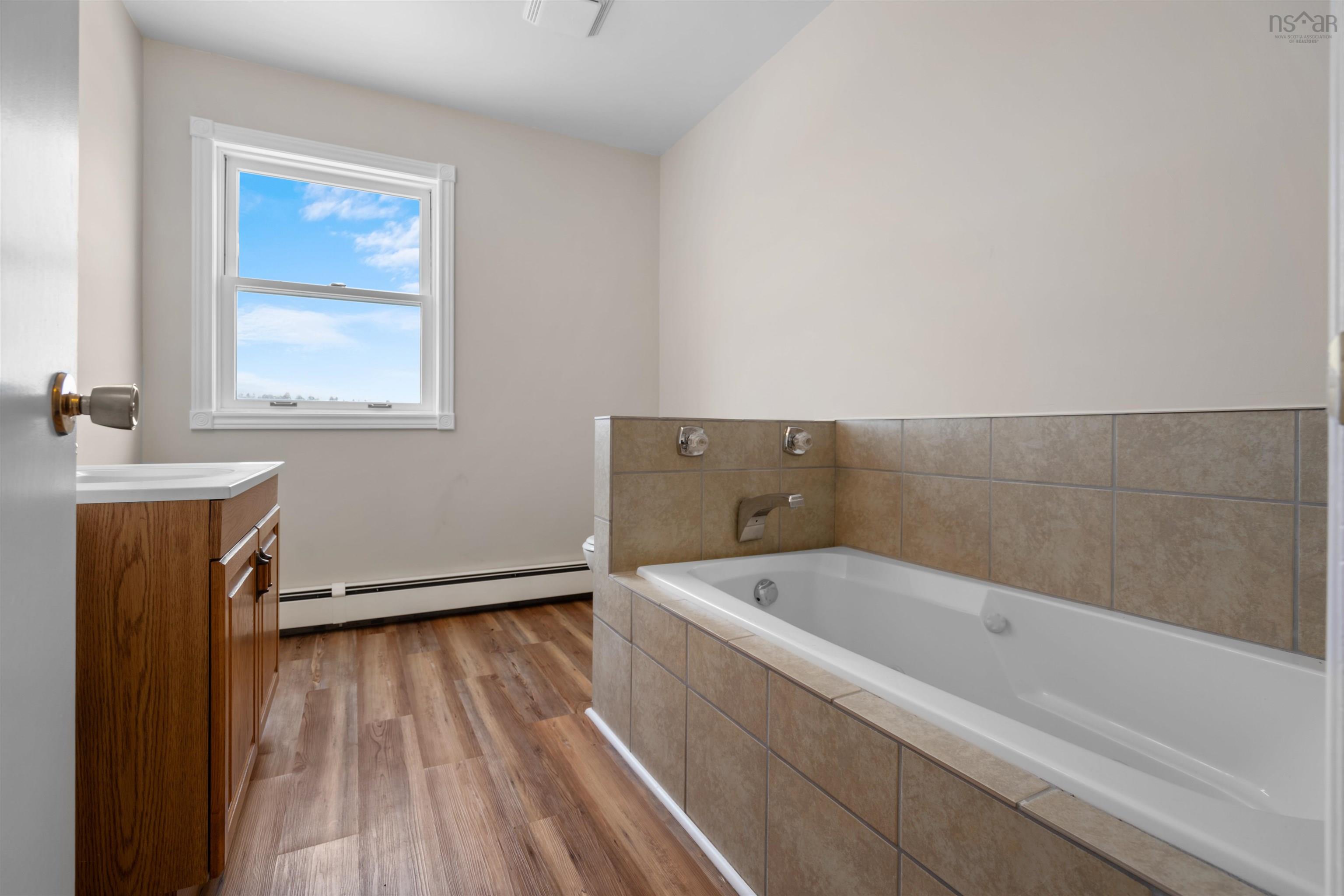 $299,900.00: 31 King Lane, Evanston