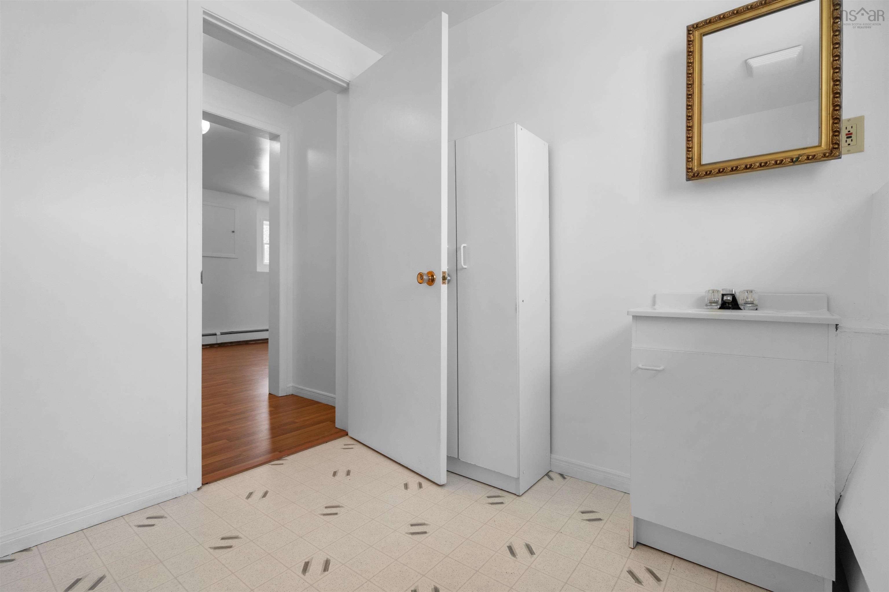$299,900.00: 31 King Lane, Evanston