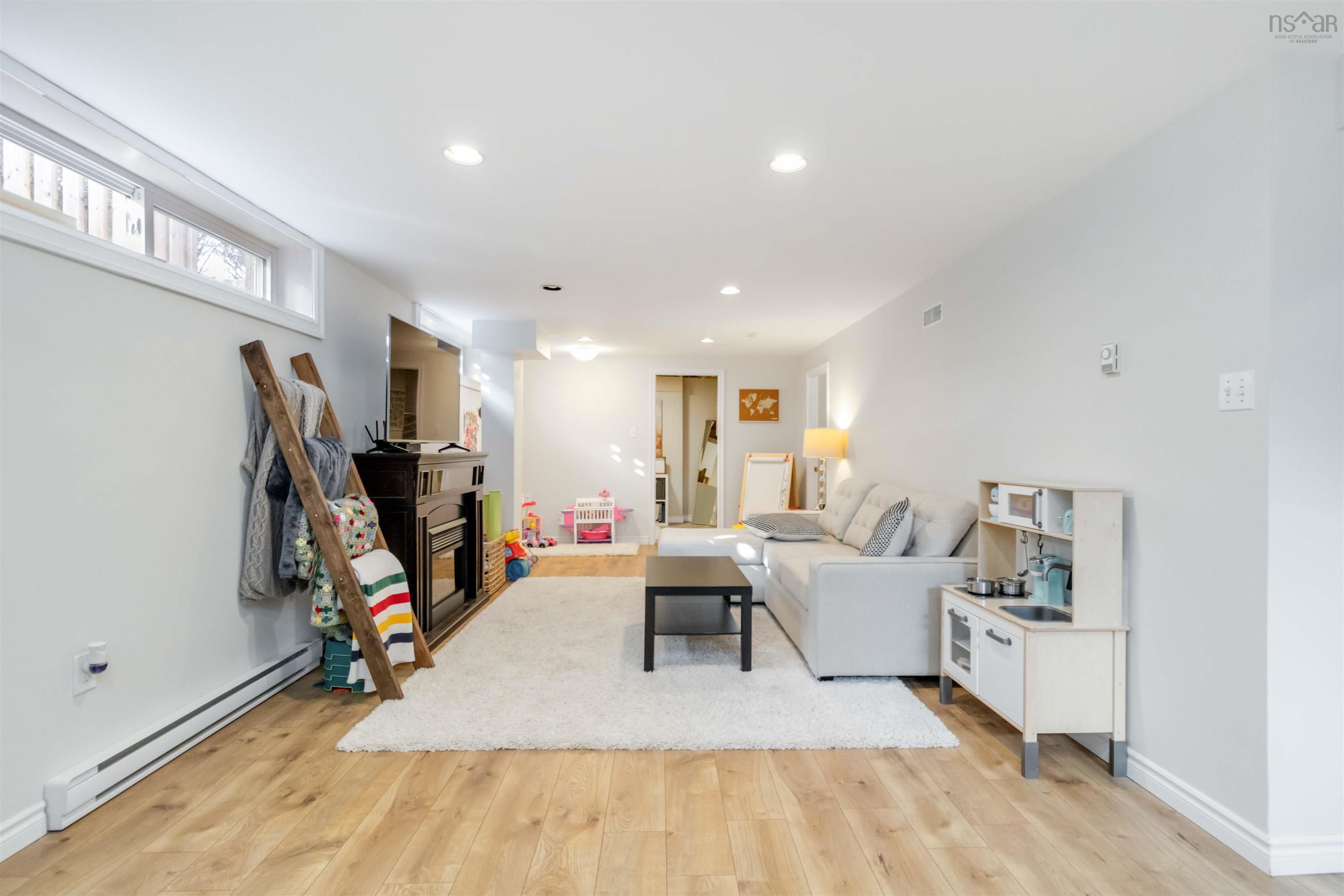 $569,900.00: 8 Garnett Street, Dartmouth