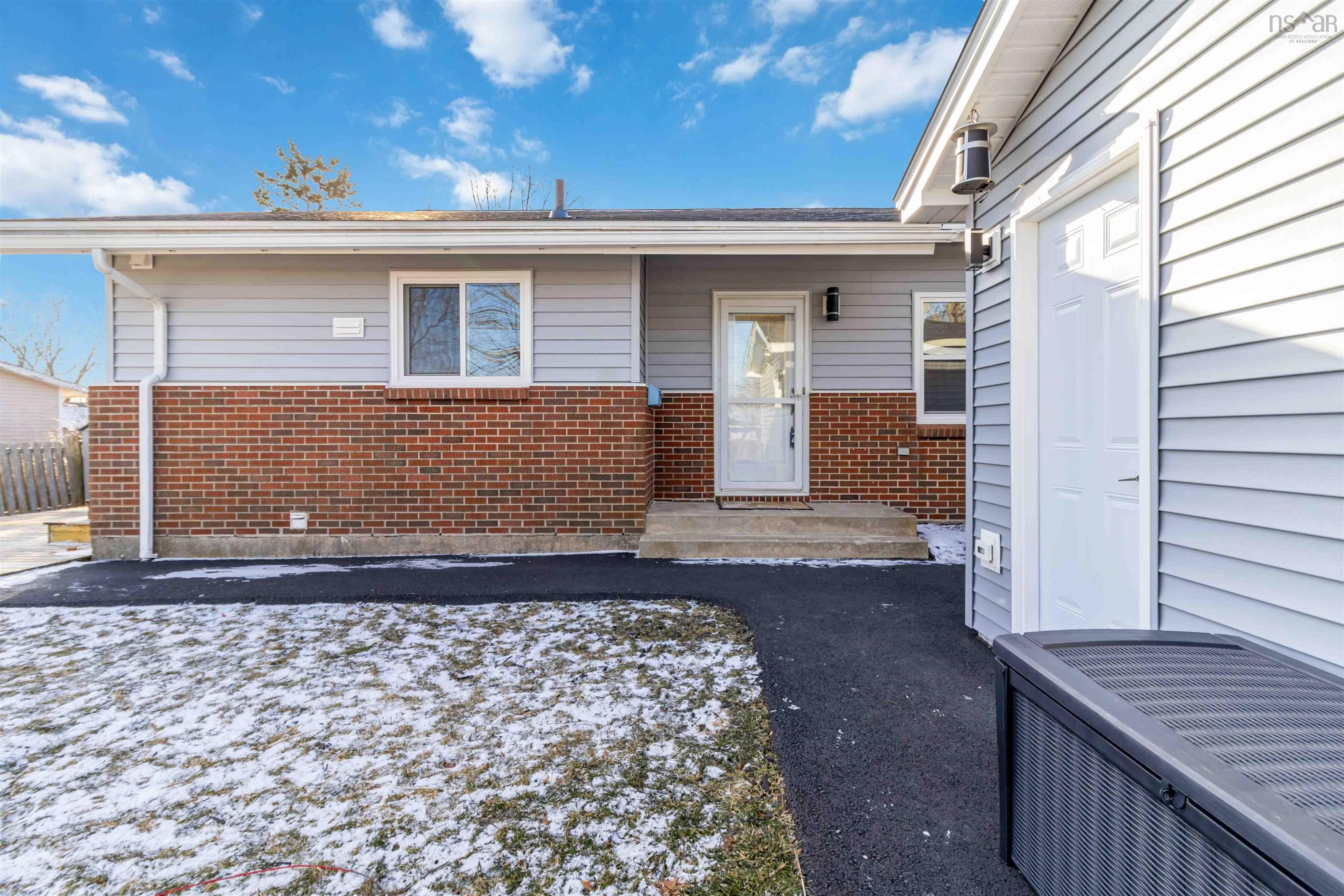 $569,900.00: 8 Garnett Street, Dartmouth