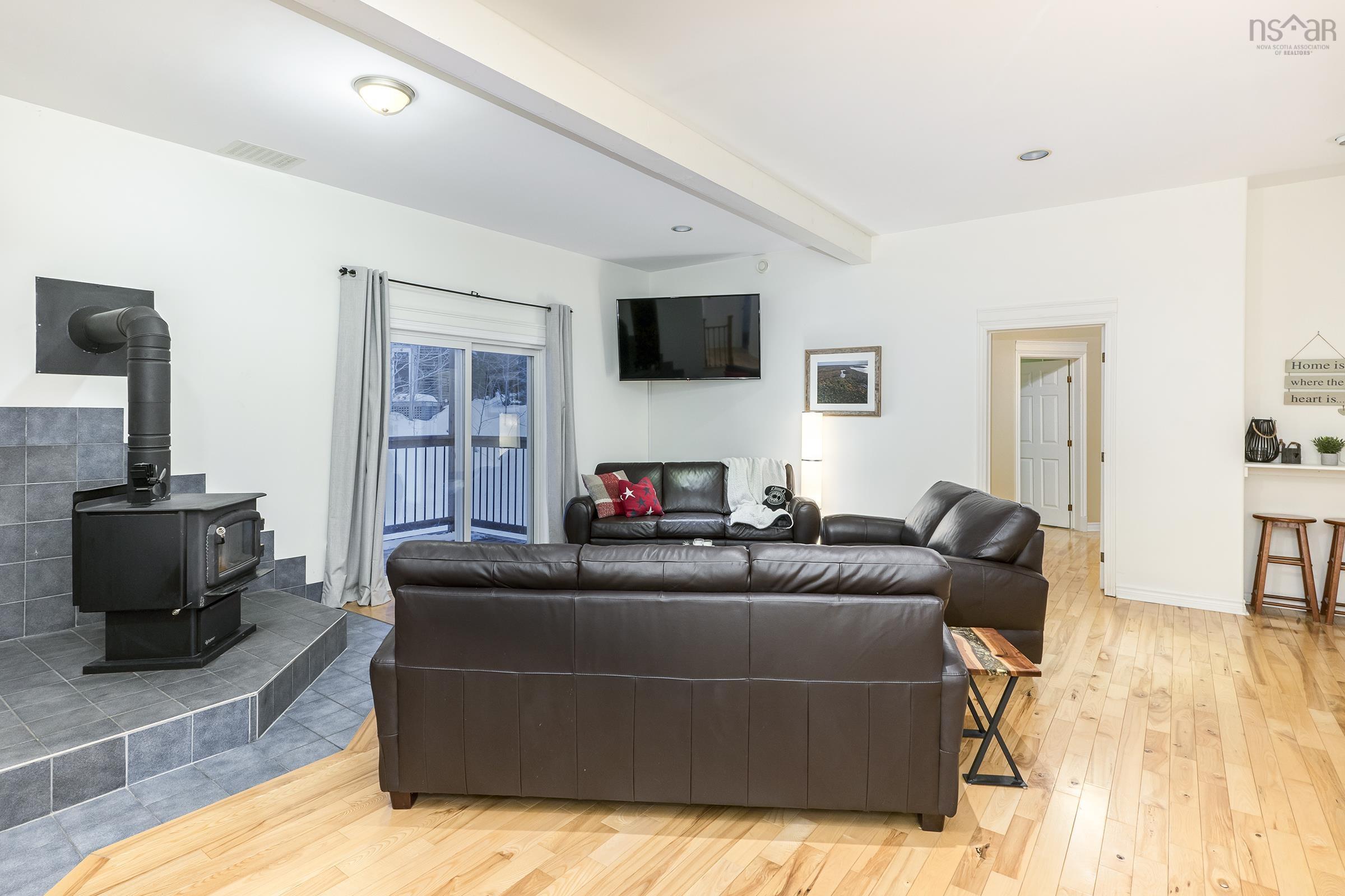 $849,900.00: 209 Arrowhead Drive, Enfield