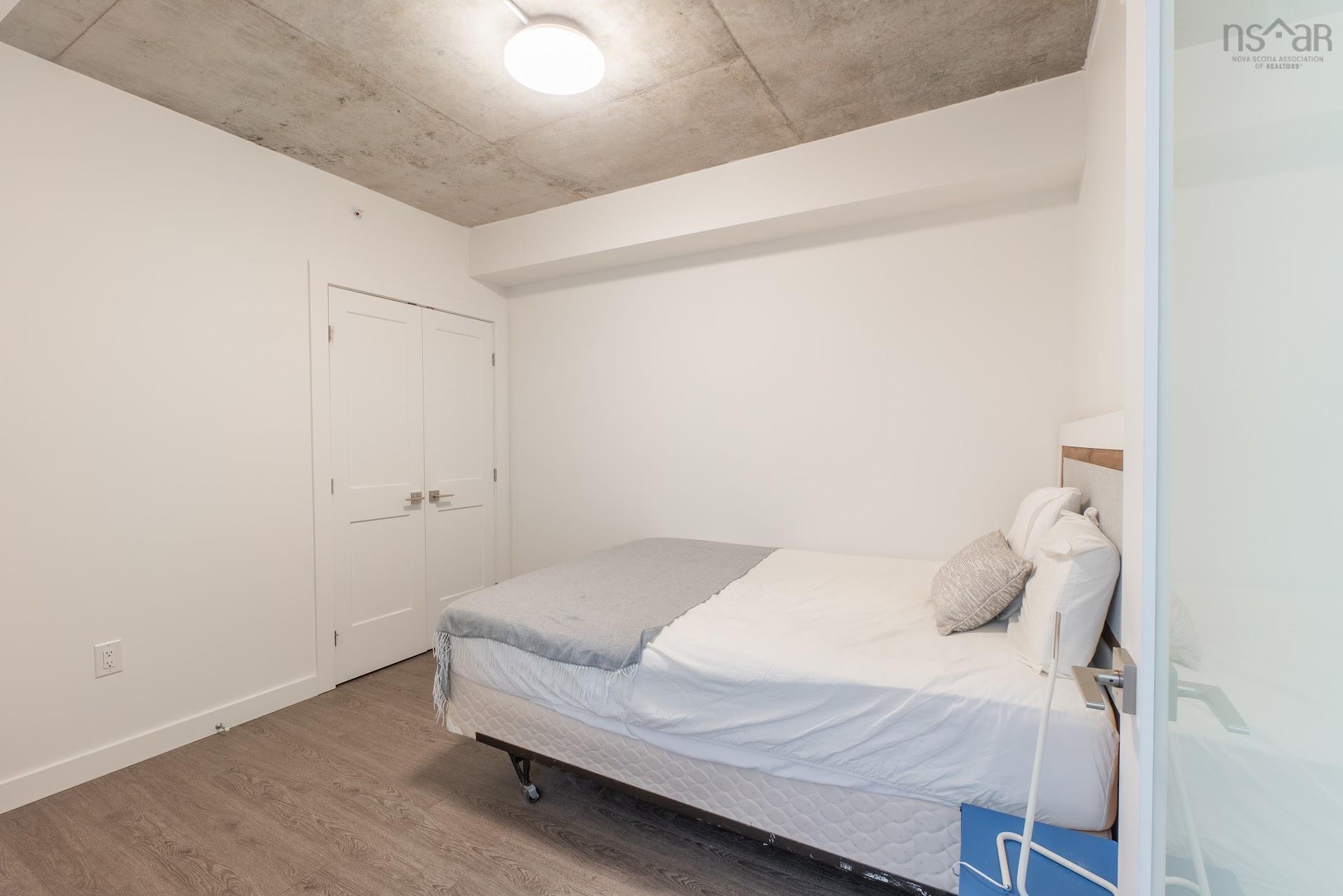 $433,900.00: 404 5684 West Street, Halifax