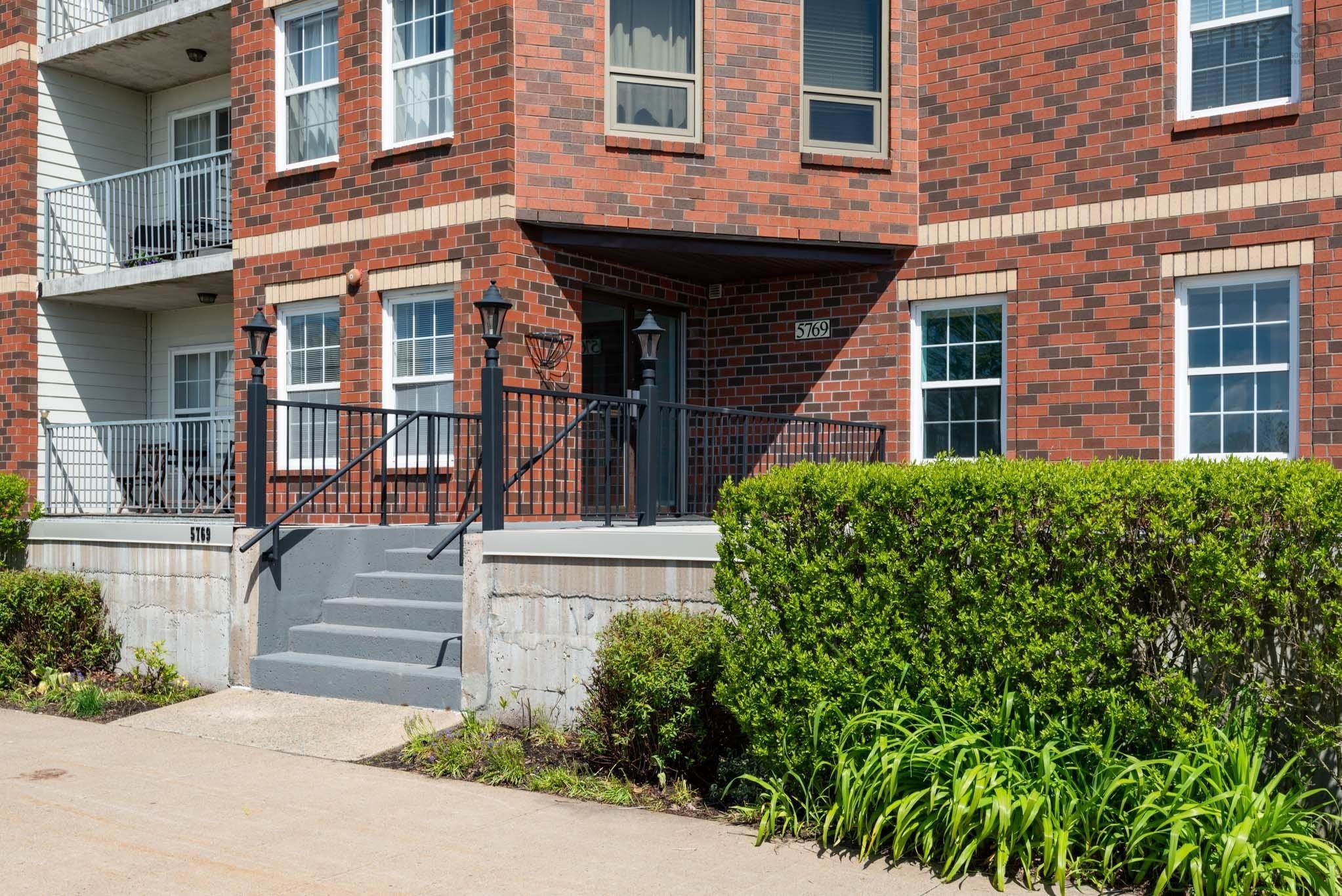 $549,900.00: 201 5769 Cunard Street, Halifax Peninsula
