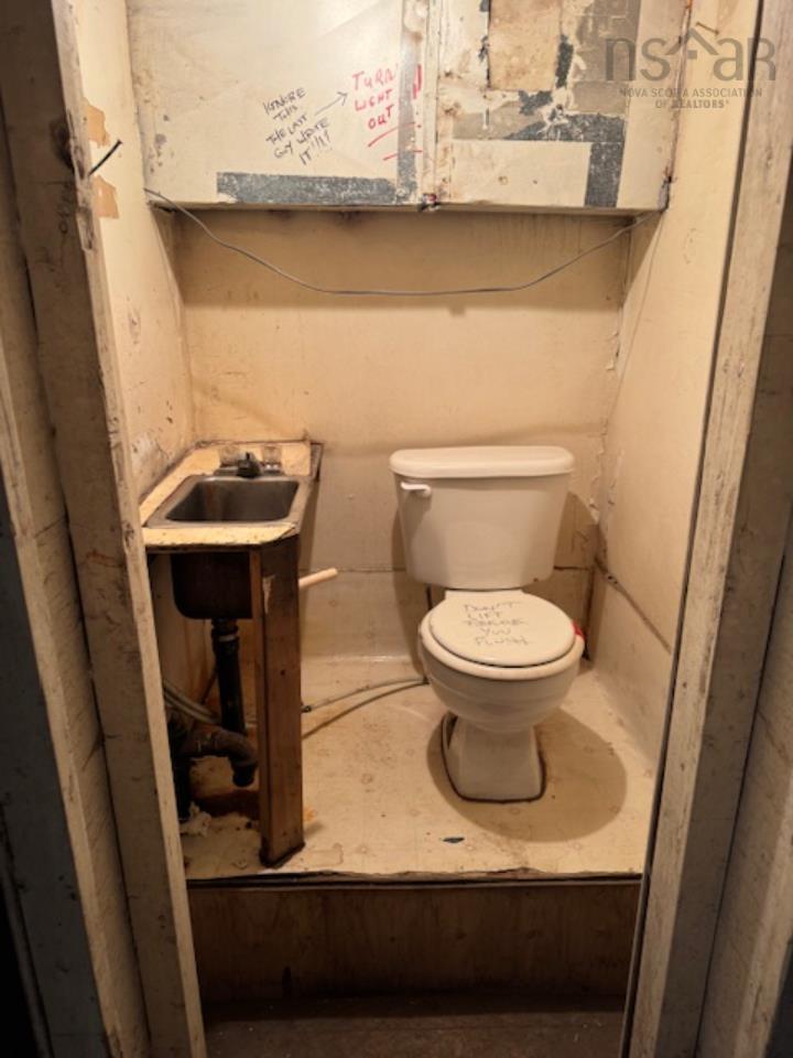 $389,000.00: 2414 Lawrencetown Road, Lawrencetown