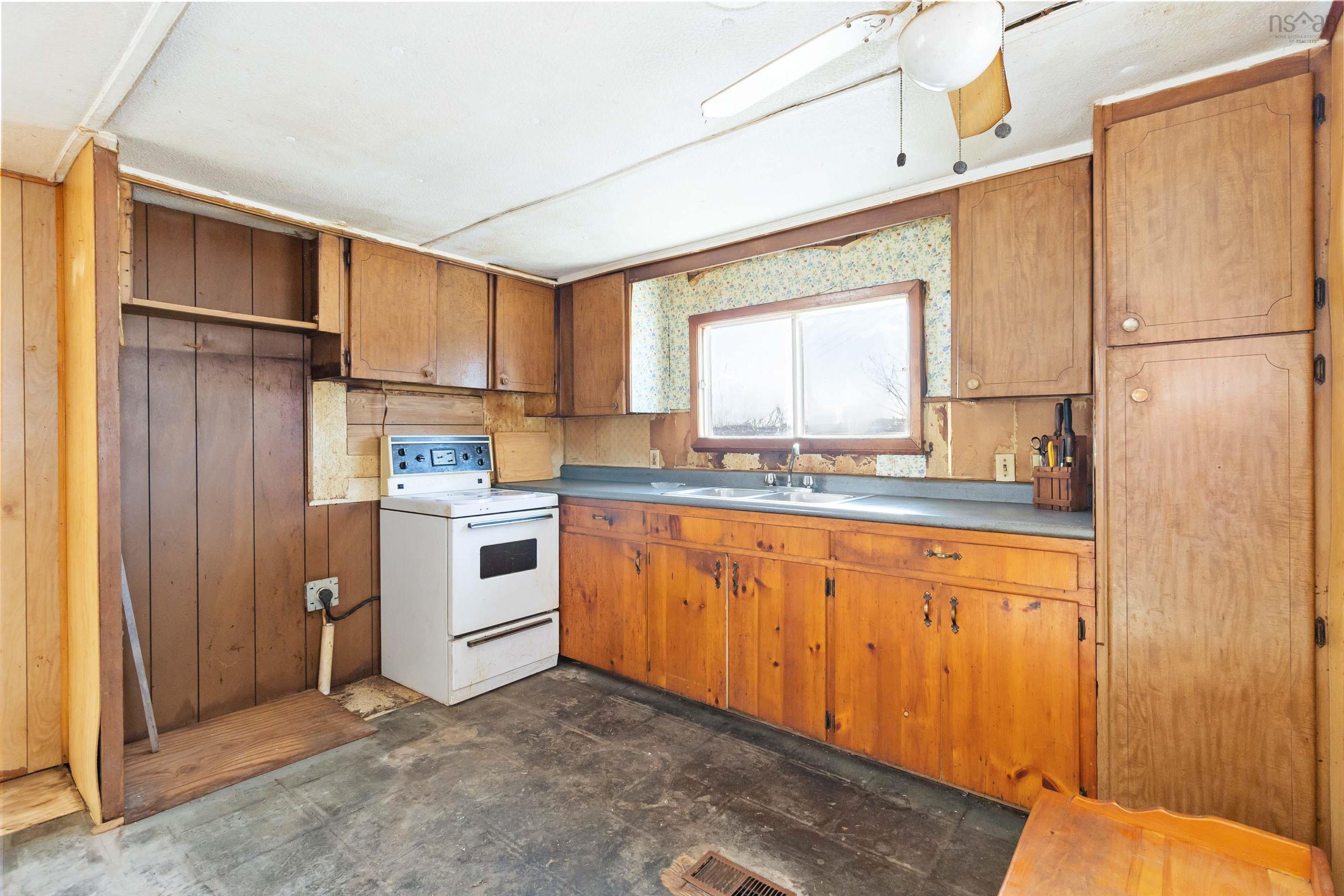 $149,900.00: 3738 Highway 10, Pinehurst
