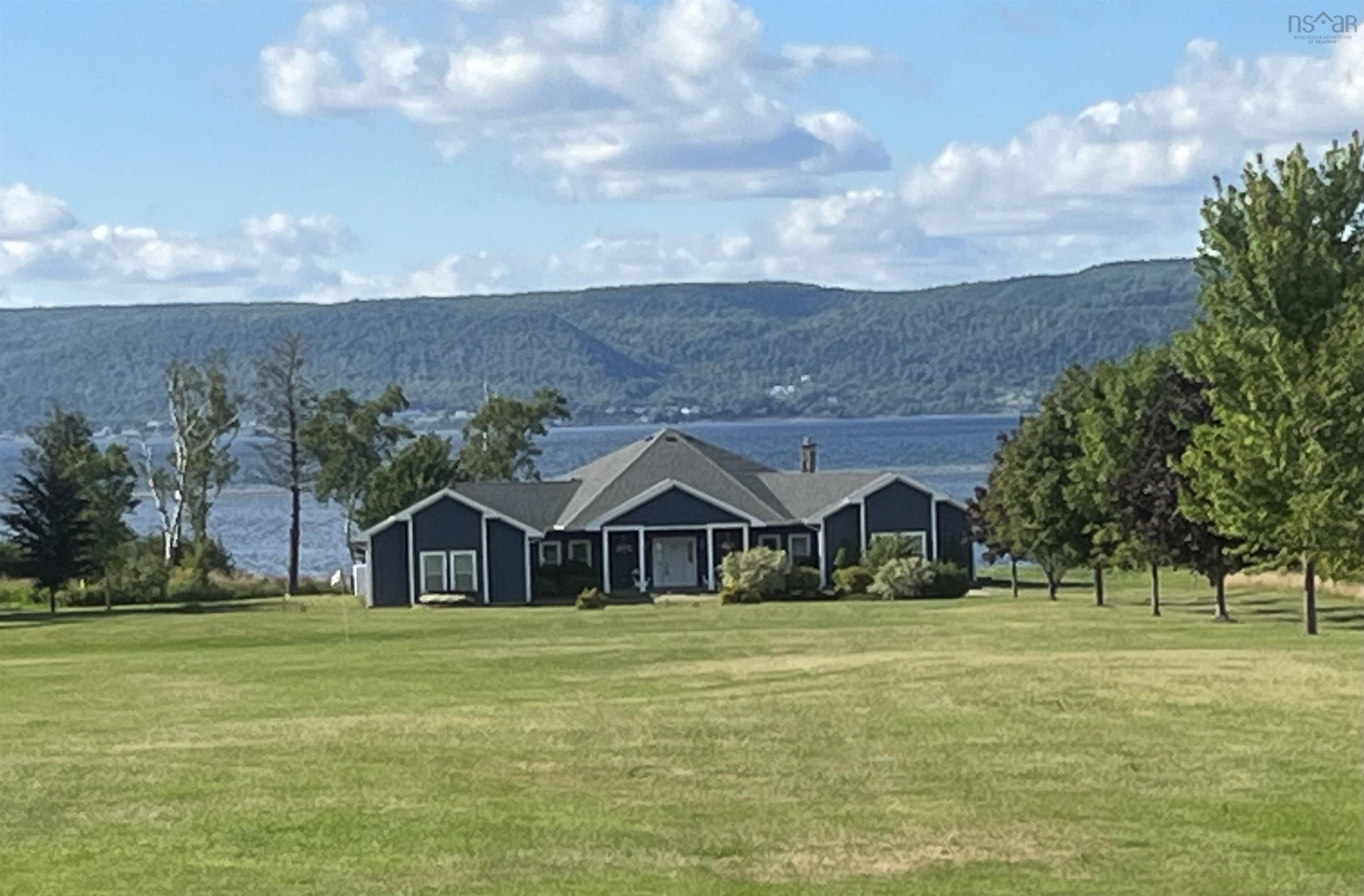 $899,900.00: 7914 East Bay Highway, Big Pond