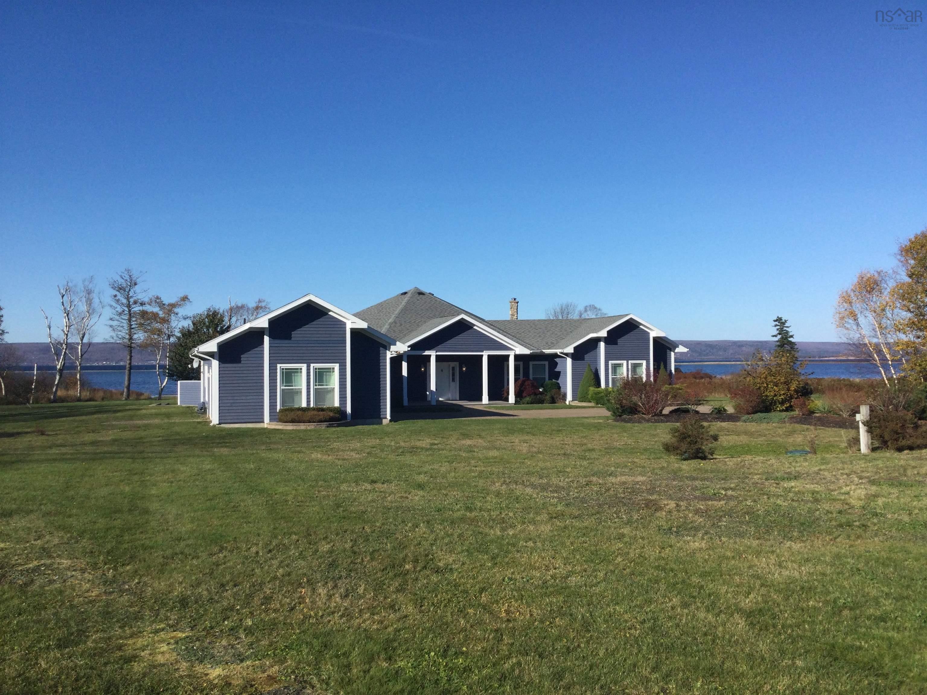 $899,900.00: 7914 East Bay Highway, Big Pond