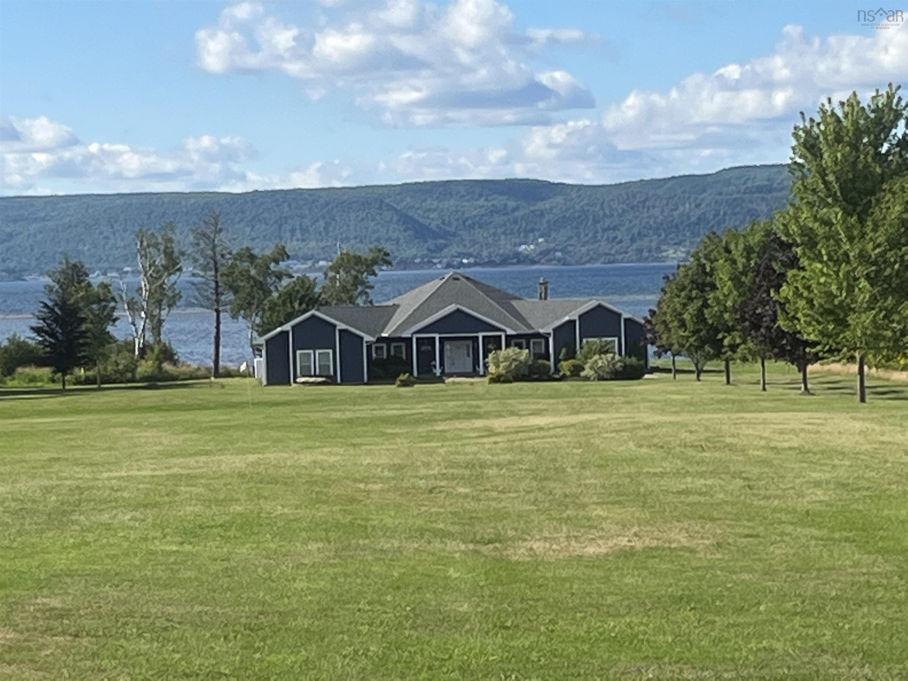 $899,900.00: 7914 East Bay Highway, Big Pond