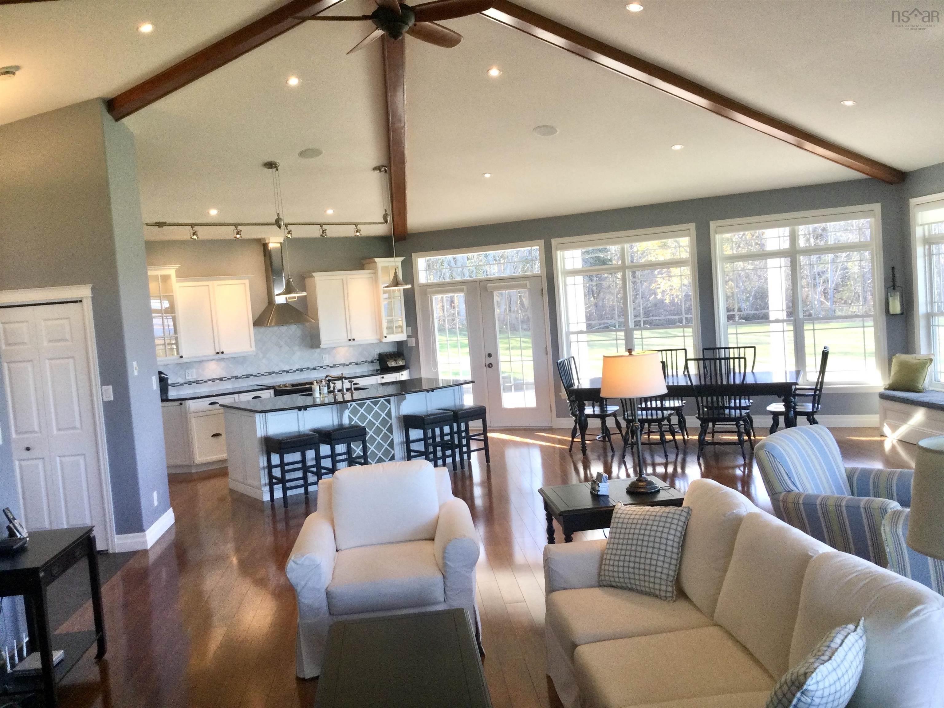$899,900.00: 7914 East Bay Highway, Big Pond