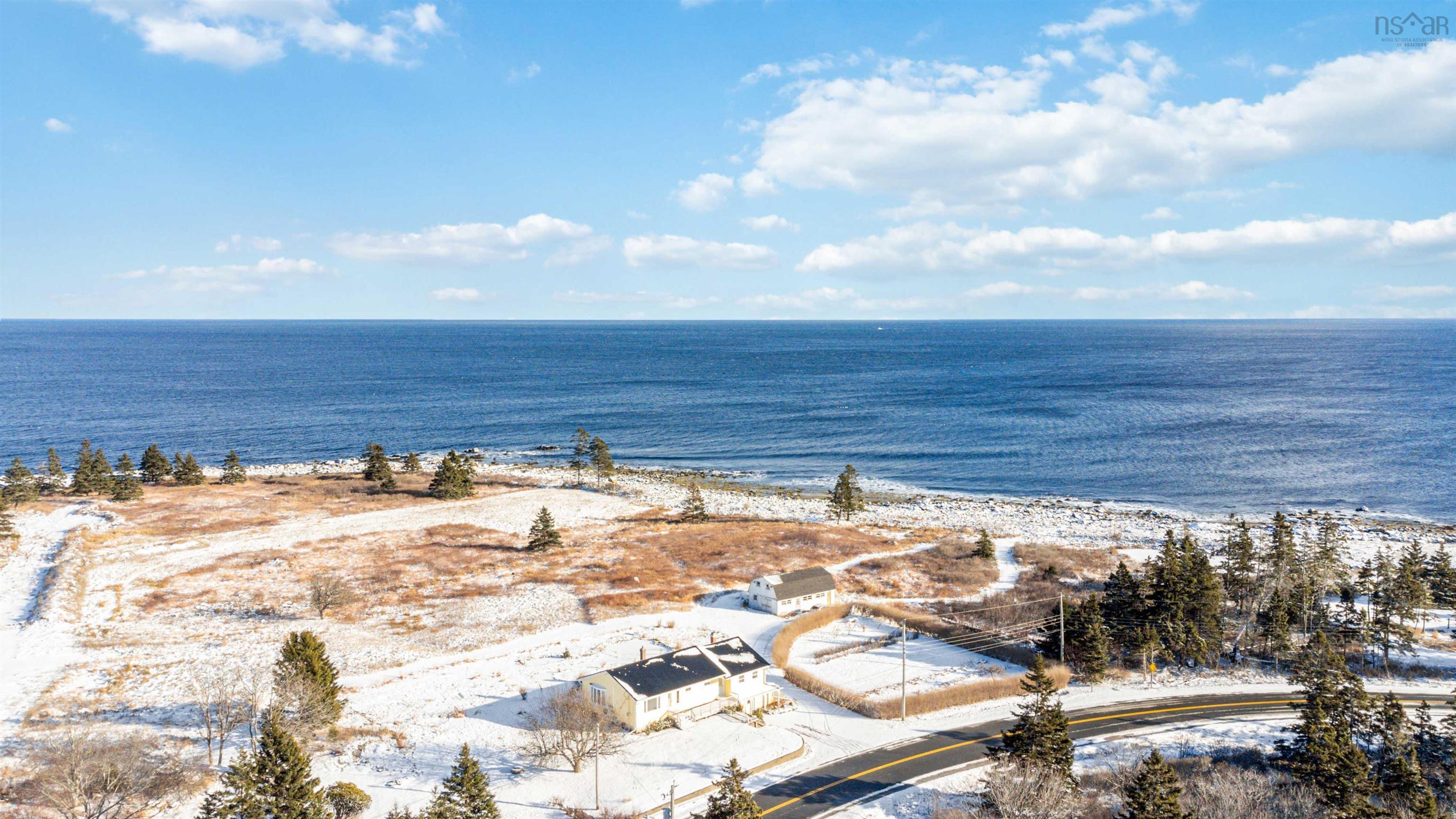 $495,000.00: 1025 Shore Road, Moose Harbour
