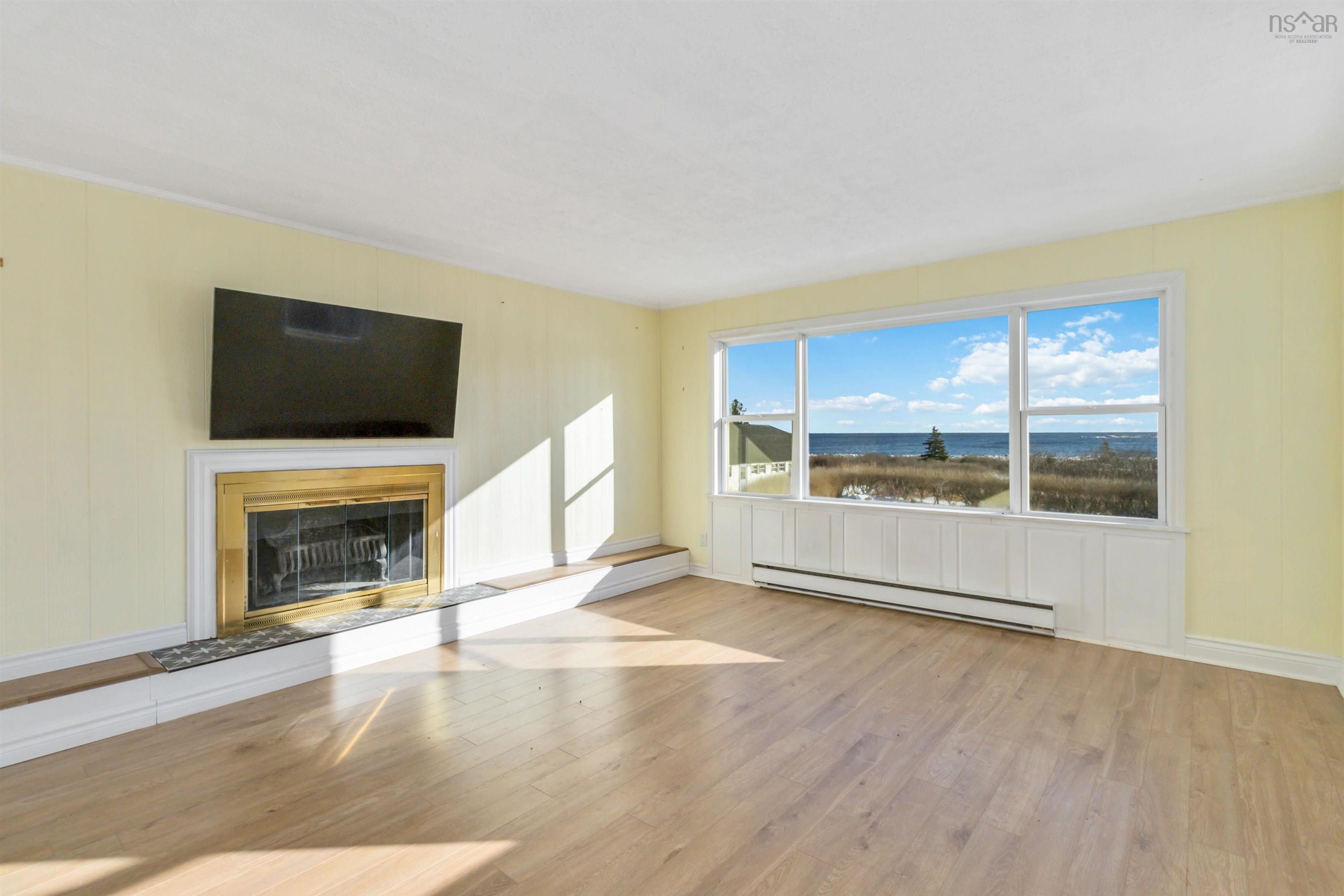 $495,000.00: 1025 Shore Road, Moose Harbour
