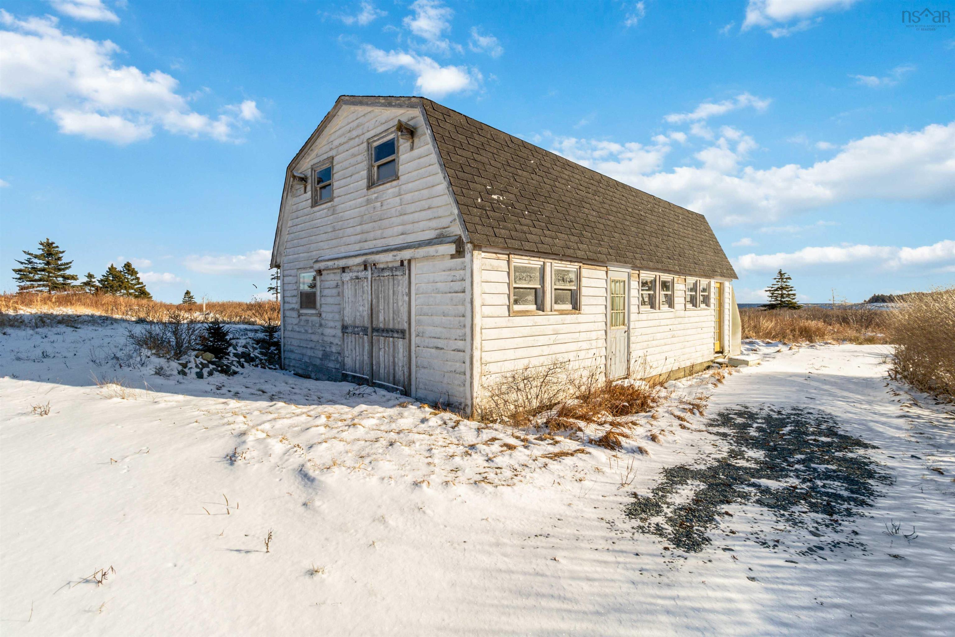 $495,000.00: 1025 Shore Road, Moose Harbour