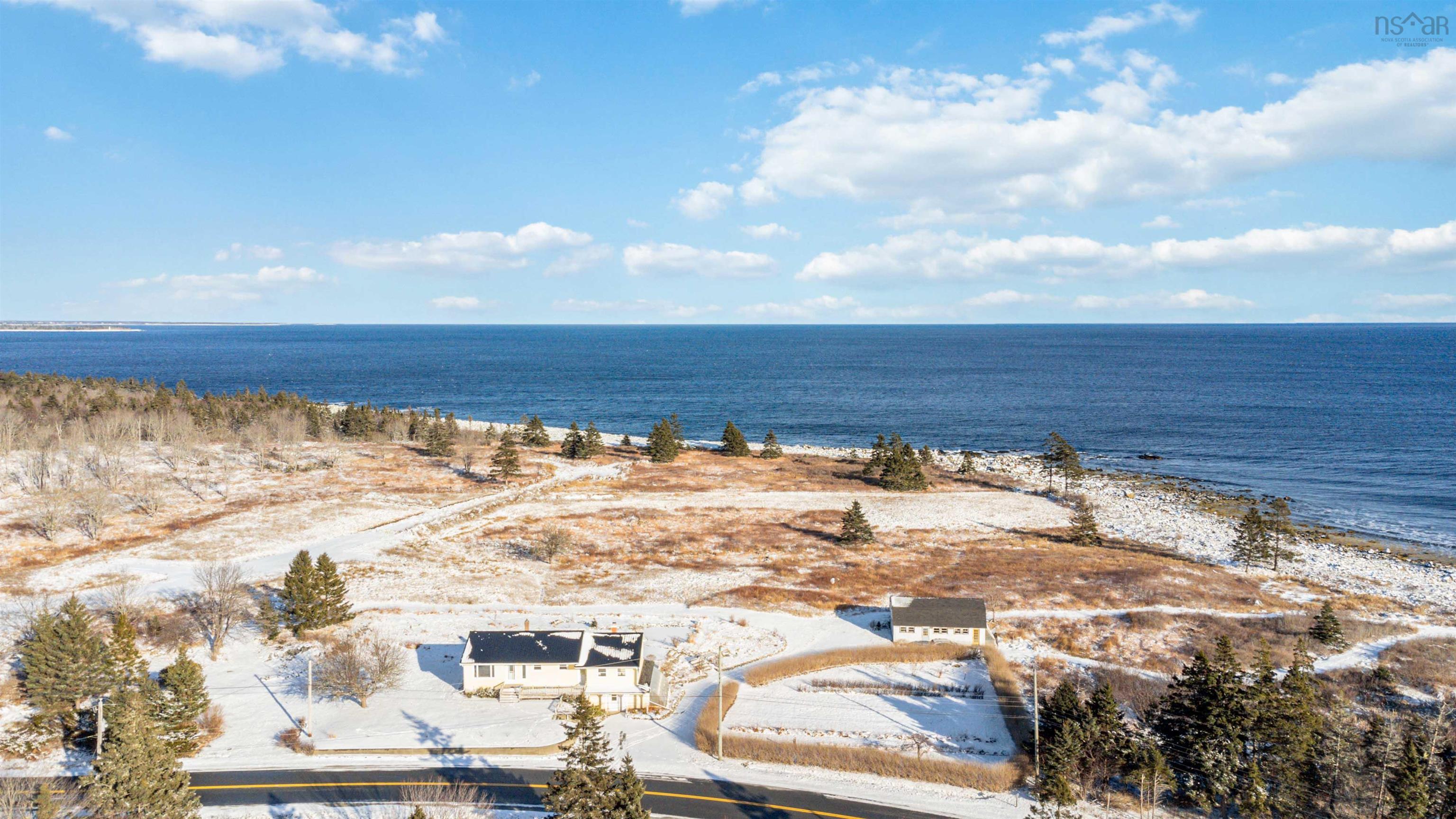 $495,000.00: 1025 Shore Road, Moose Harbour