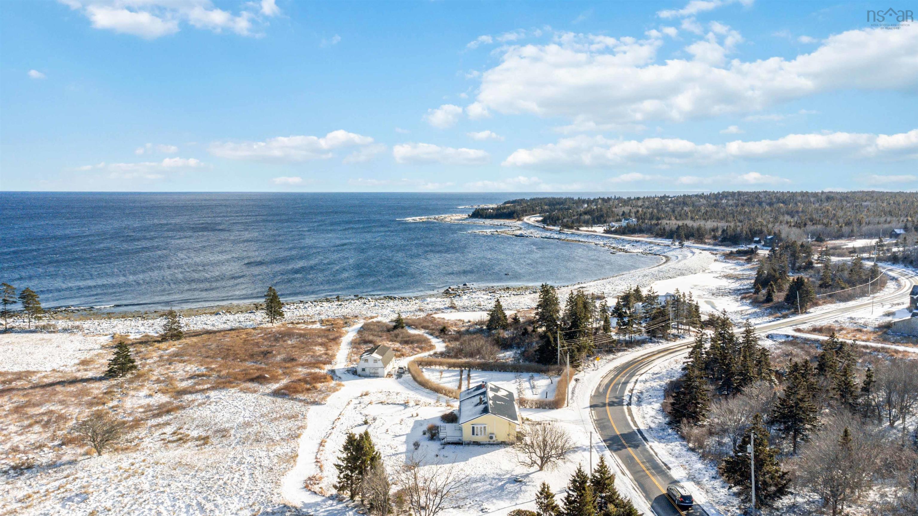 $495,000.00: 1025 Shore Road, Moose Harbour