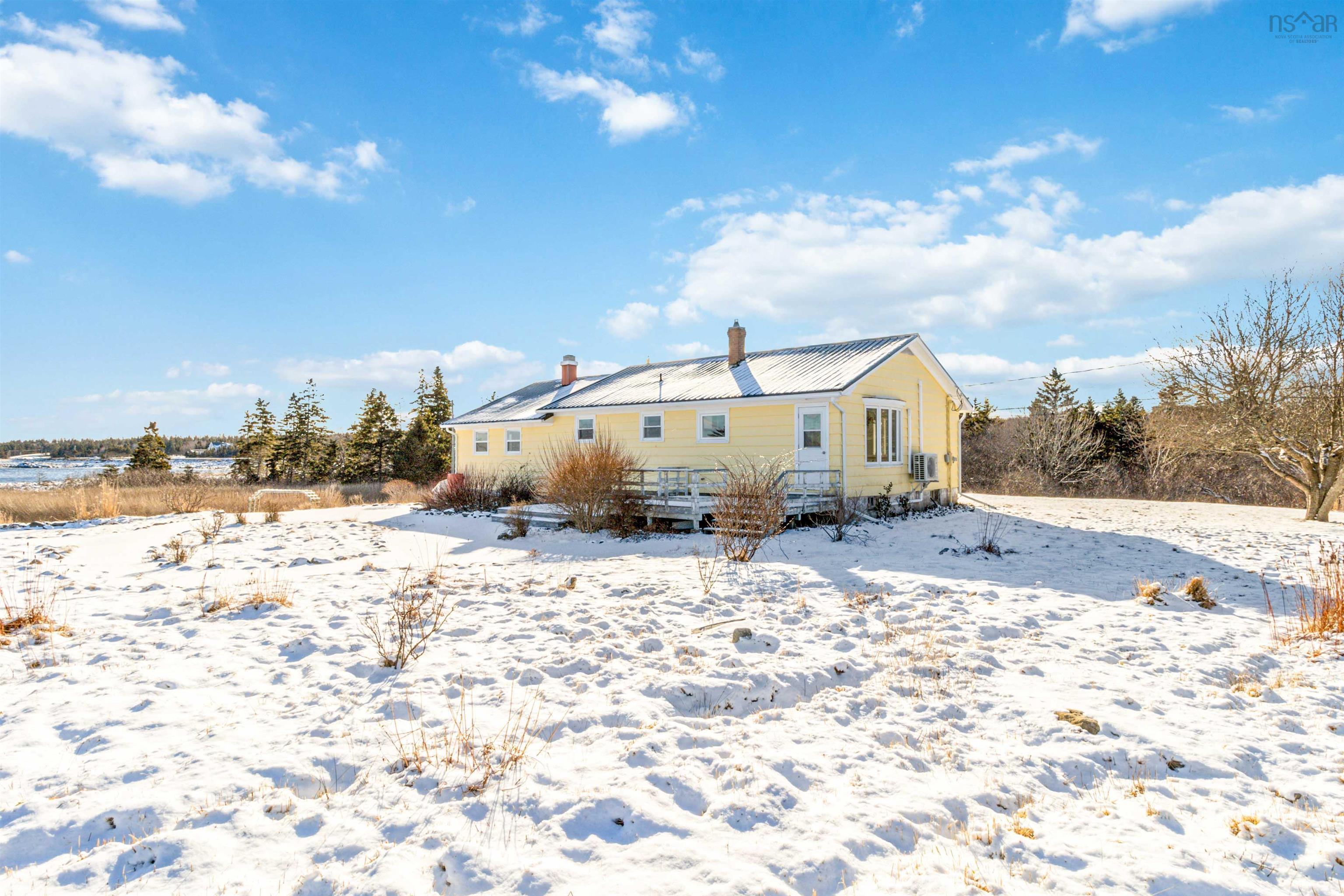 $495,000.00: 1025 Shore Road, Moose Harbour