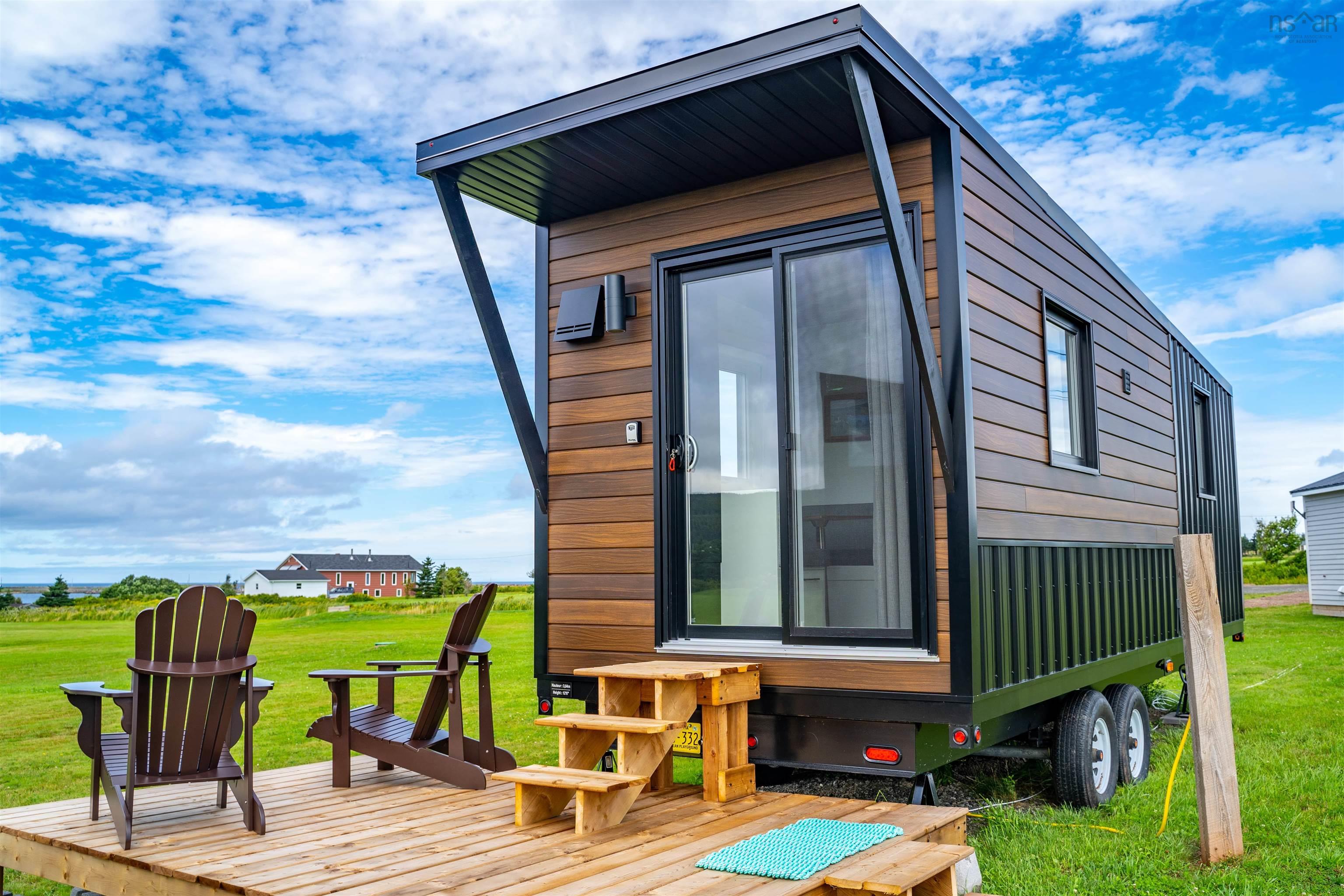 $1,275,000.00: 10501 Cabot Trail, Belle Côte