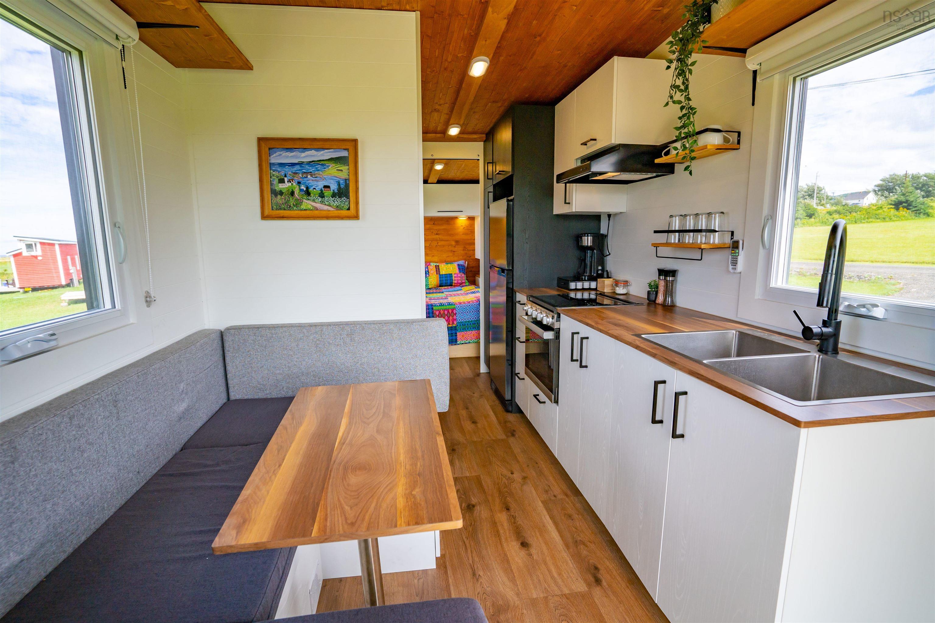 $1,275,000.00: 10501 Cabot Trail, Belle Côte