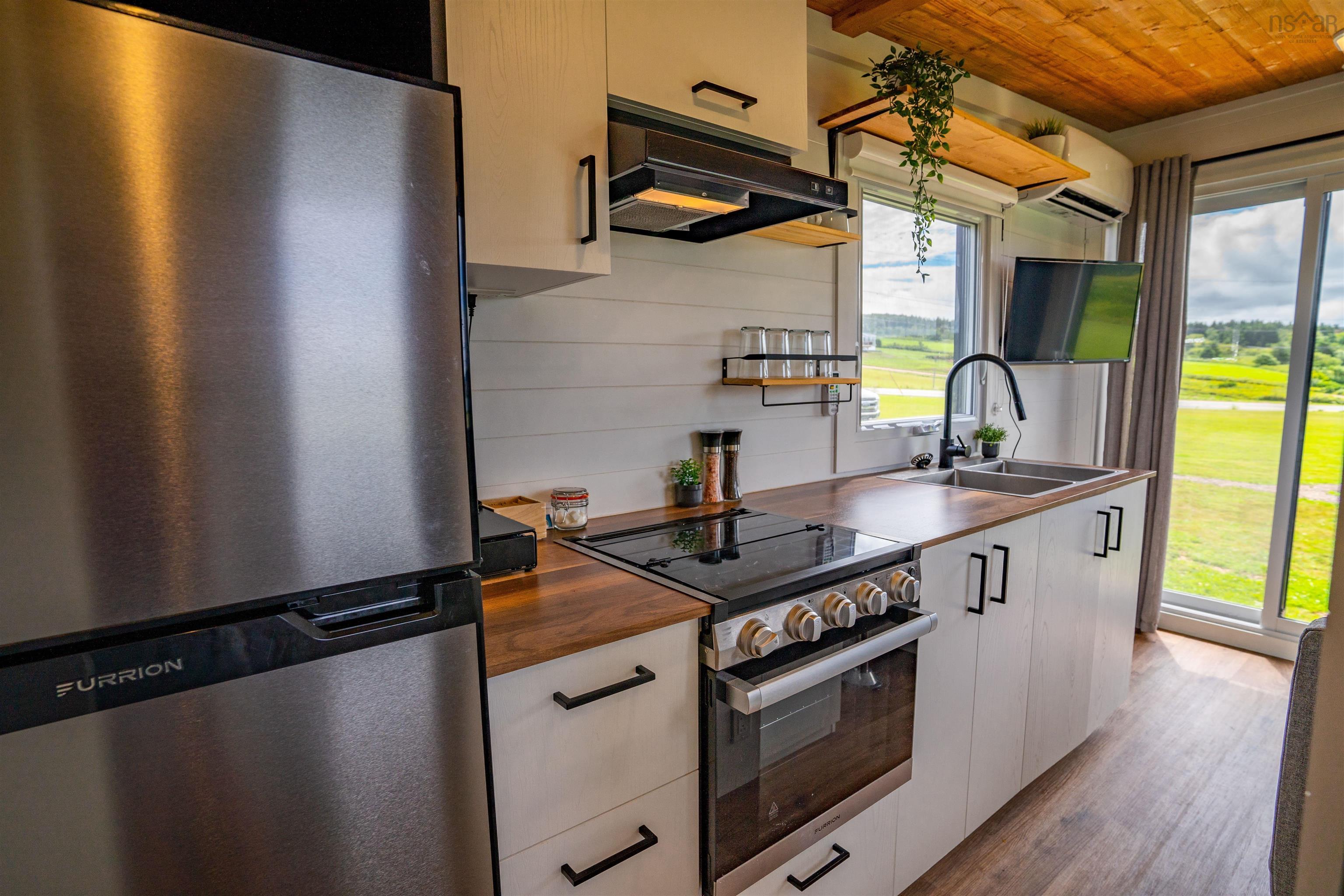 $1,275,000.00: 10501 Cabot Trail, Belle Côte