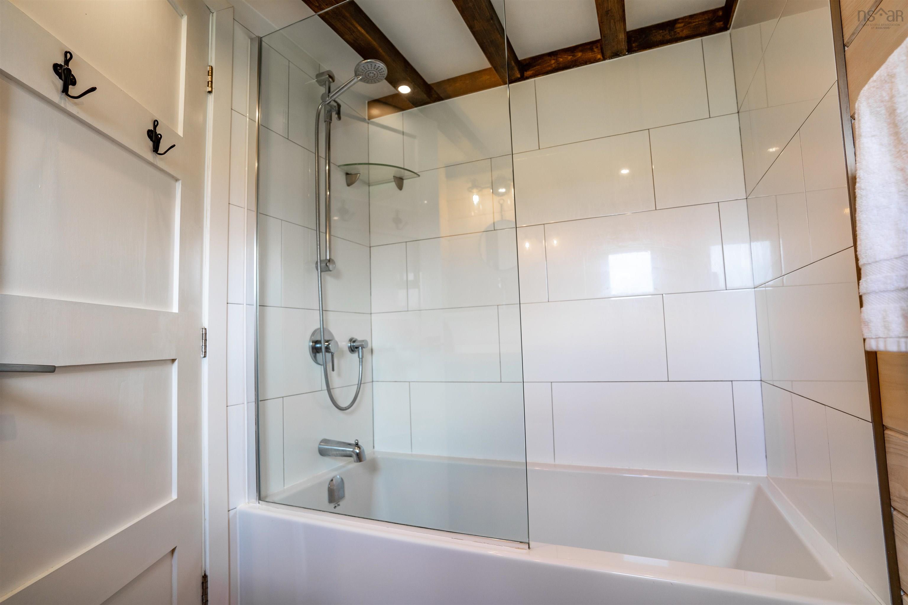 $1,275,000.00: 10501 Cabot Trail, Belle Côte