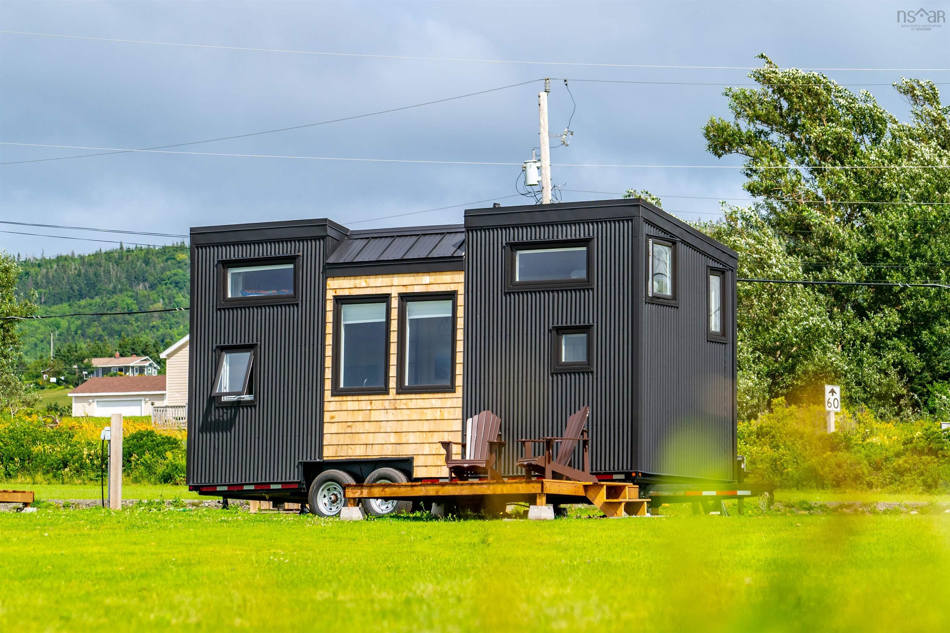 $1,275,000.00: 10501 Cabot Trail, Belle Côte