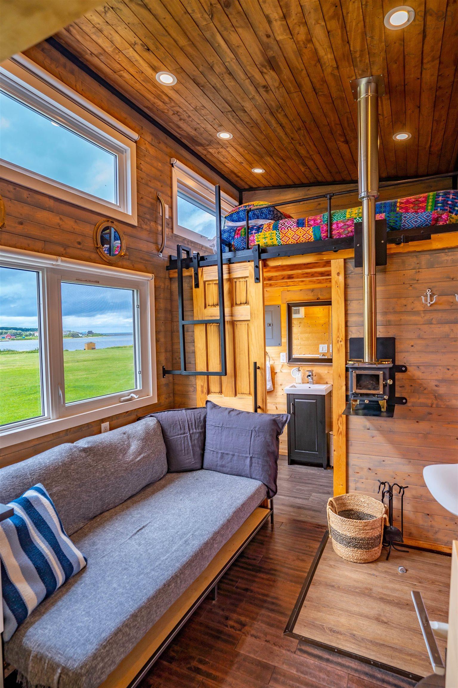 $1,275,000.00: 10501 Cabot Trail, Belle Côte