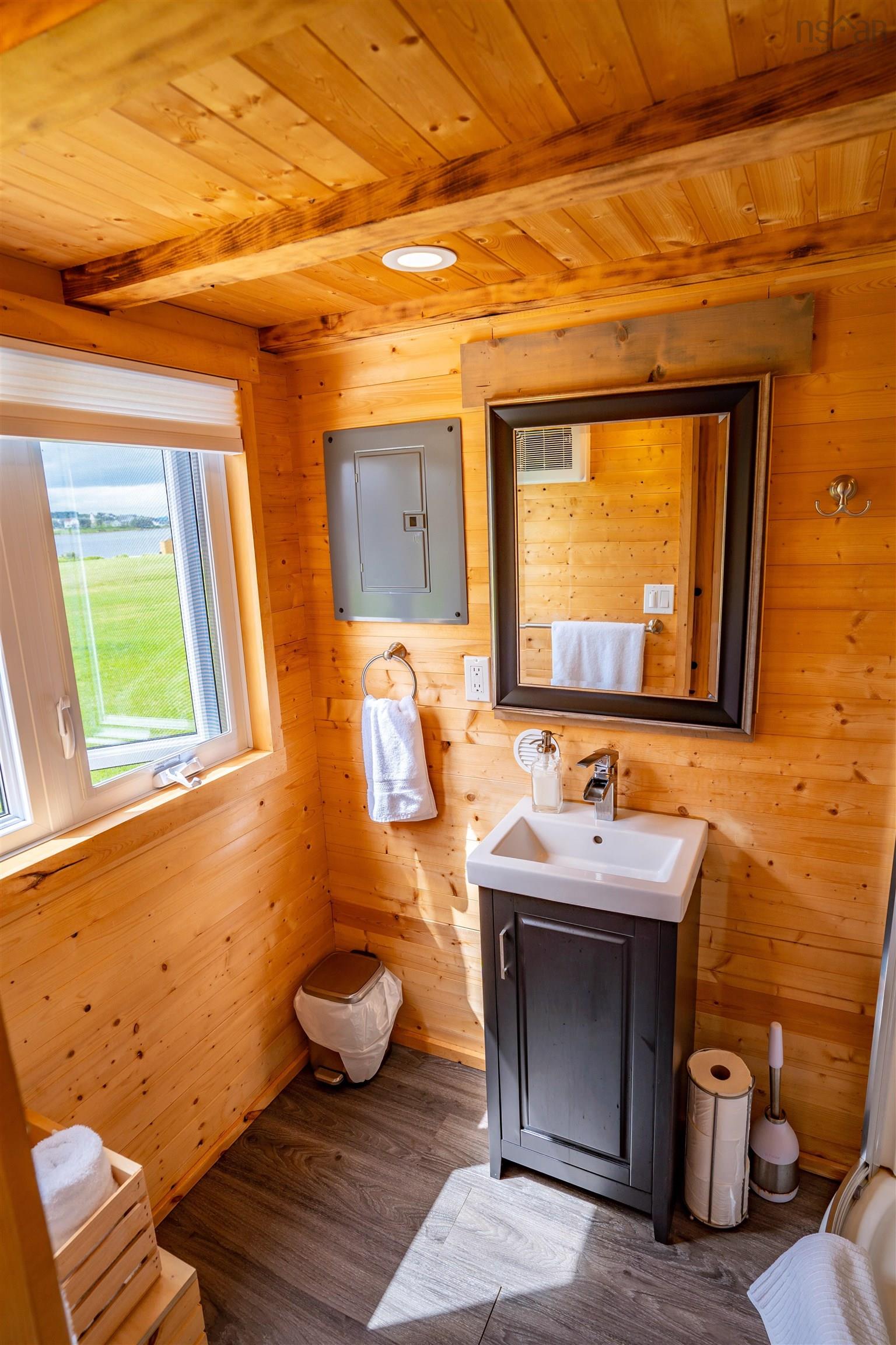 $1,275,000.00: 10501 Cabot Trail, Belle Côte