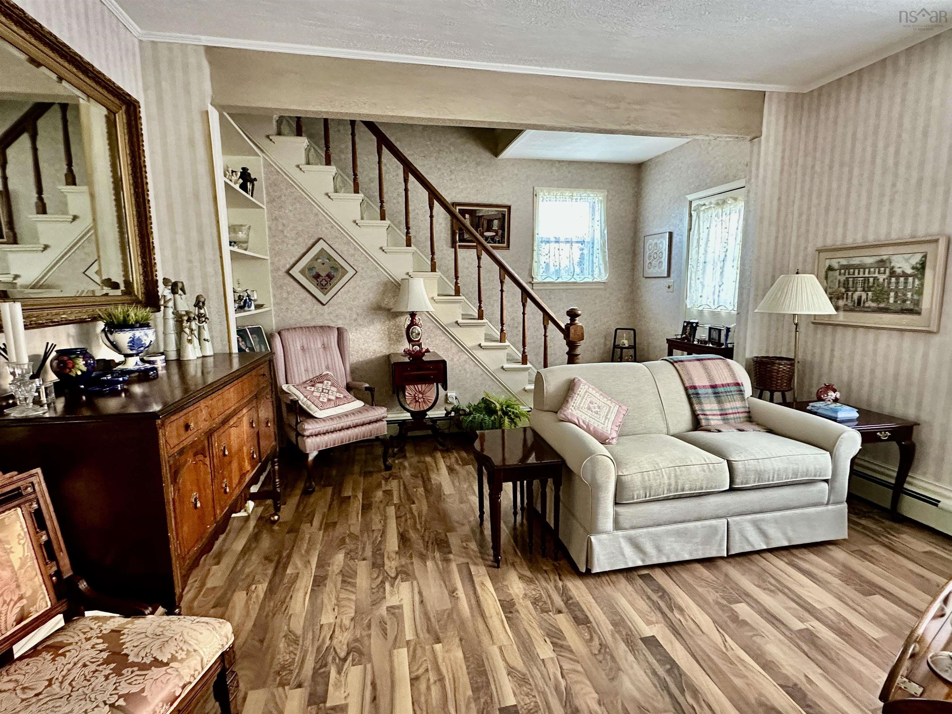 $425,000.00: 118 Beech Hill Road, Hunts Point