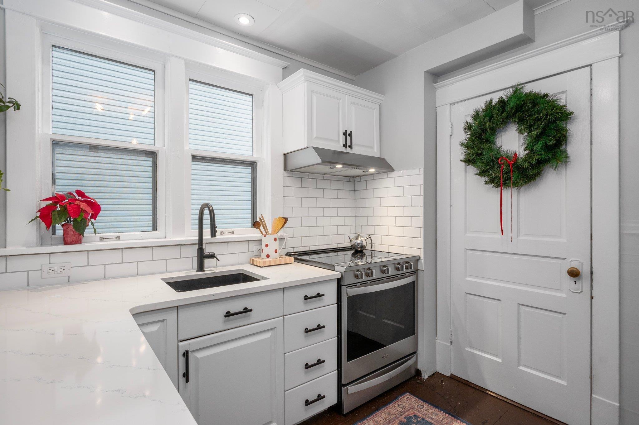 $625,000.00: 2732 Fern Lane, Halifax