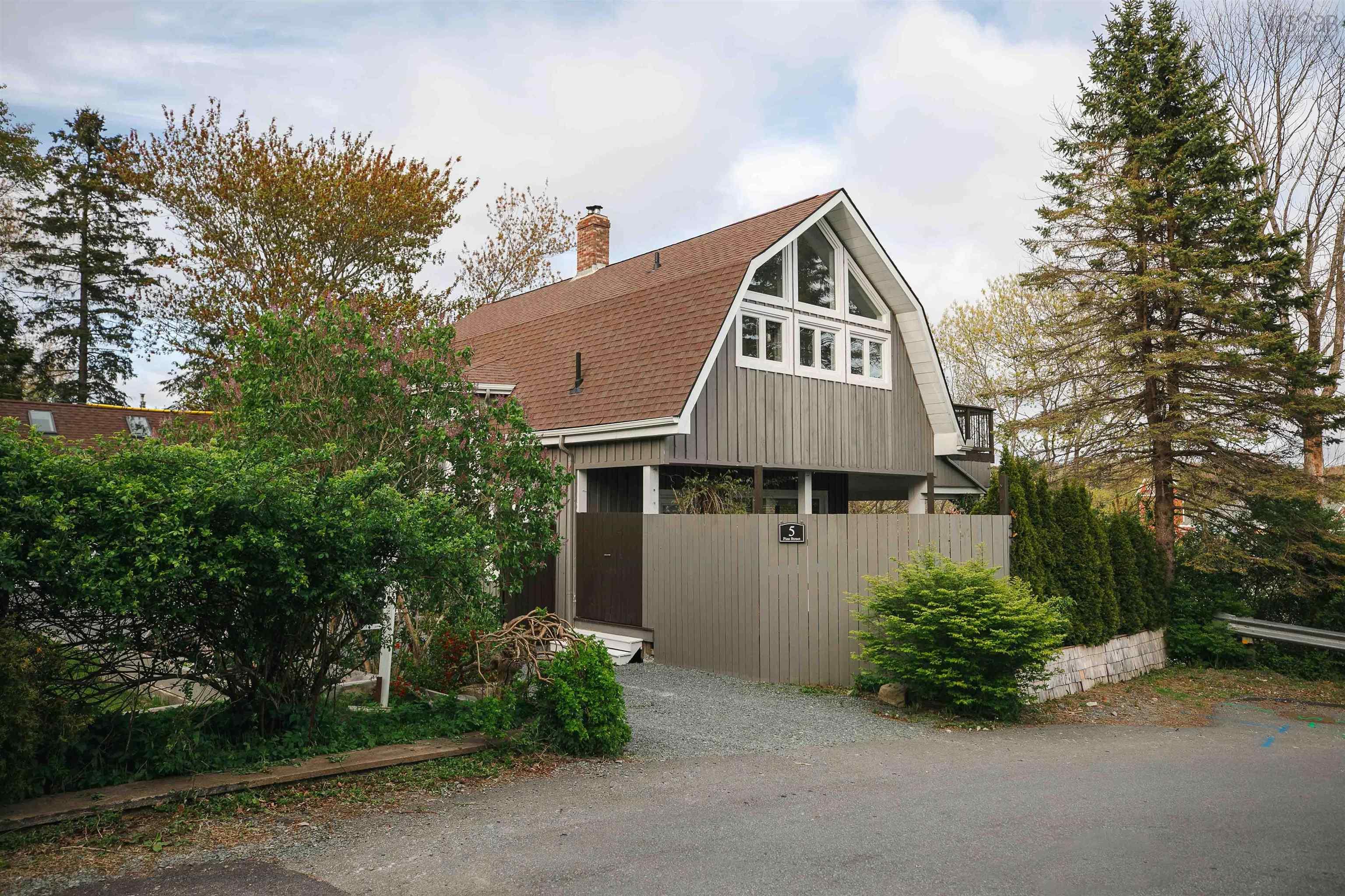 5 Pine Street, Bedford, NS (MLS® 202501914)