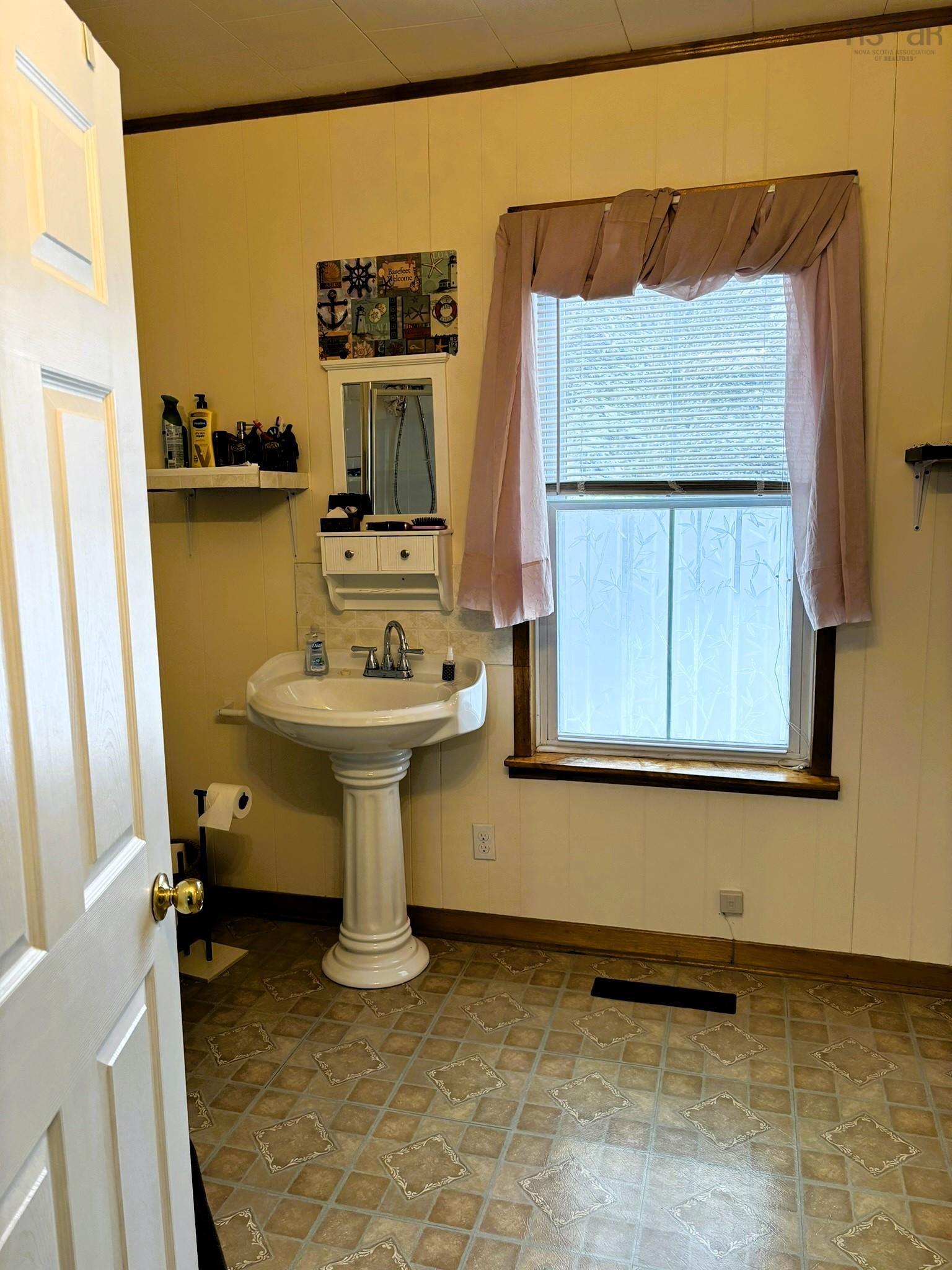 $160,000.00: 8505 Hwy#209 Highway, Port Greville