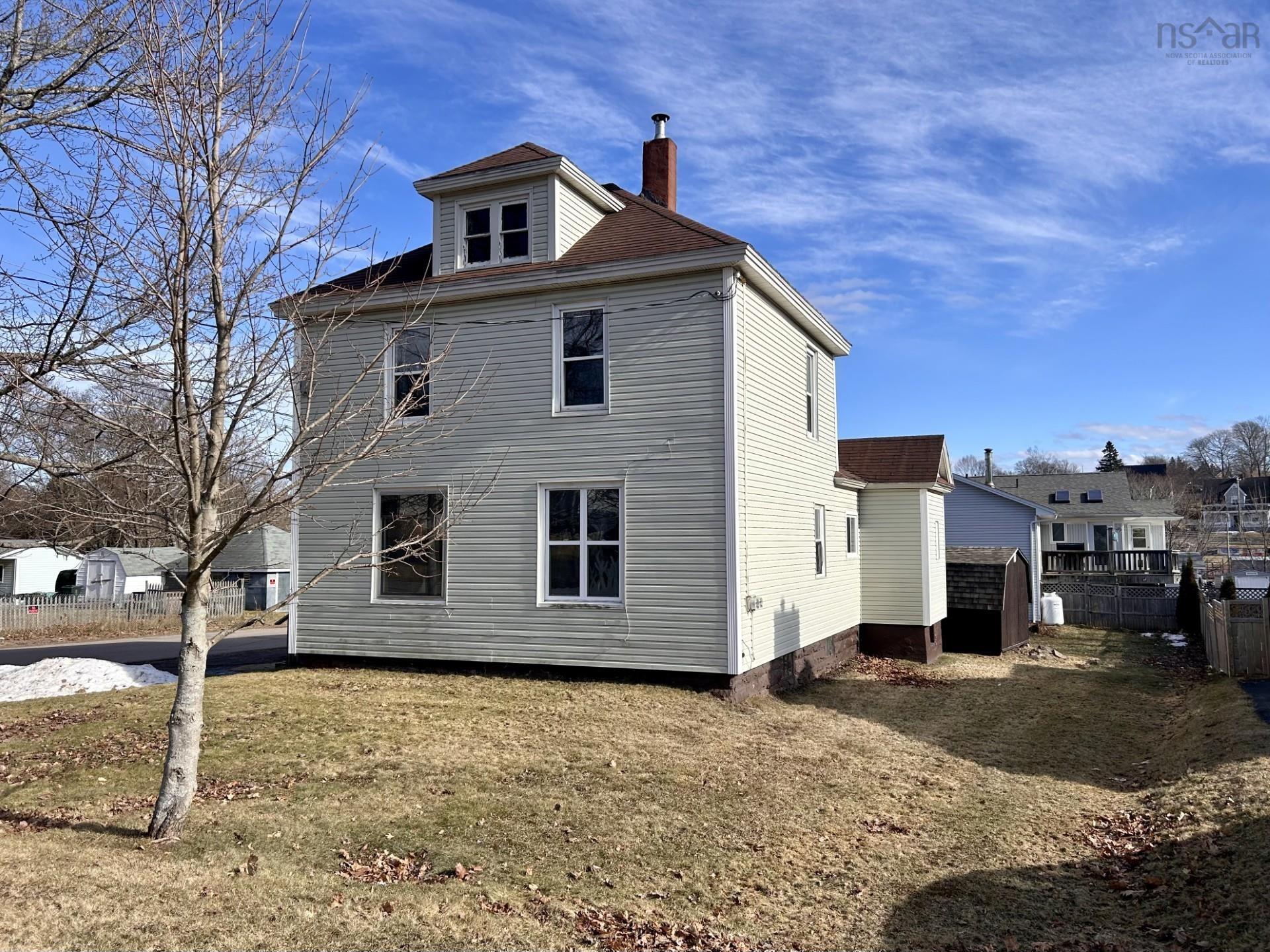 23 Queen Street, Amherst, NS (MLS 202501980)