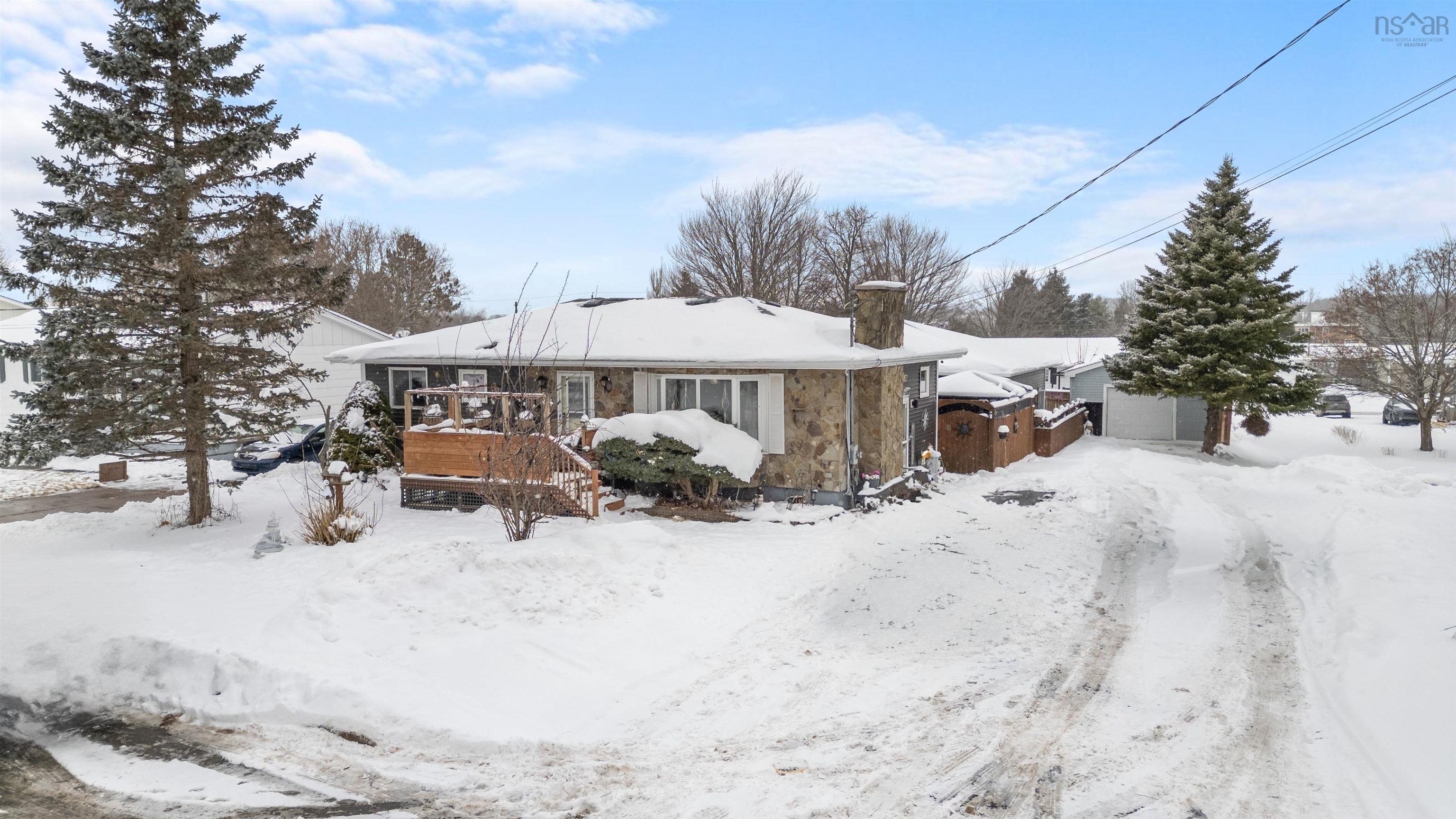 16 Rogers Avenue, Amherst, NS (MLS 202502206)