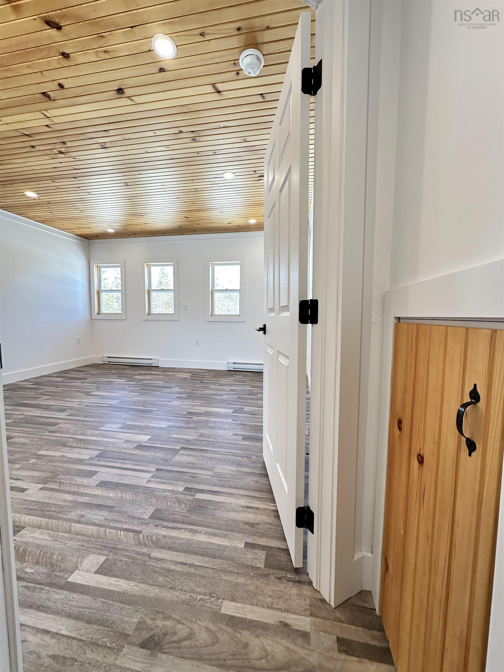 $299,900.00: 1988 New Chester Road, New Chester
