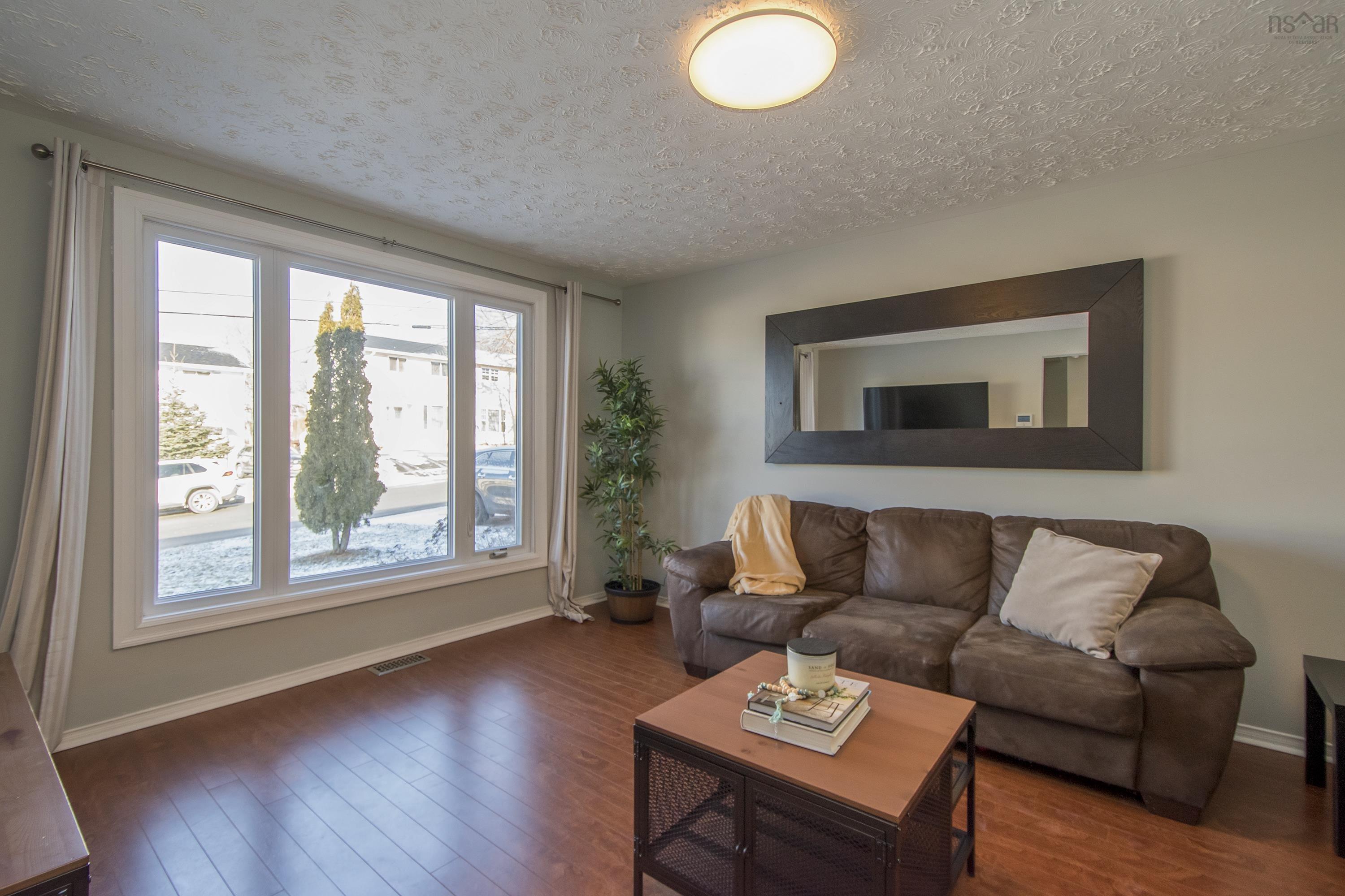 $429,900.00: 18 Brompton Road, Dartmouth