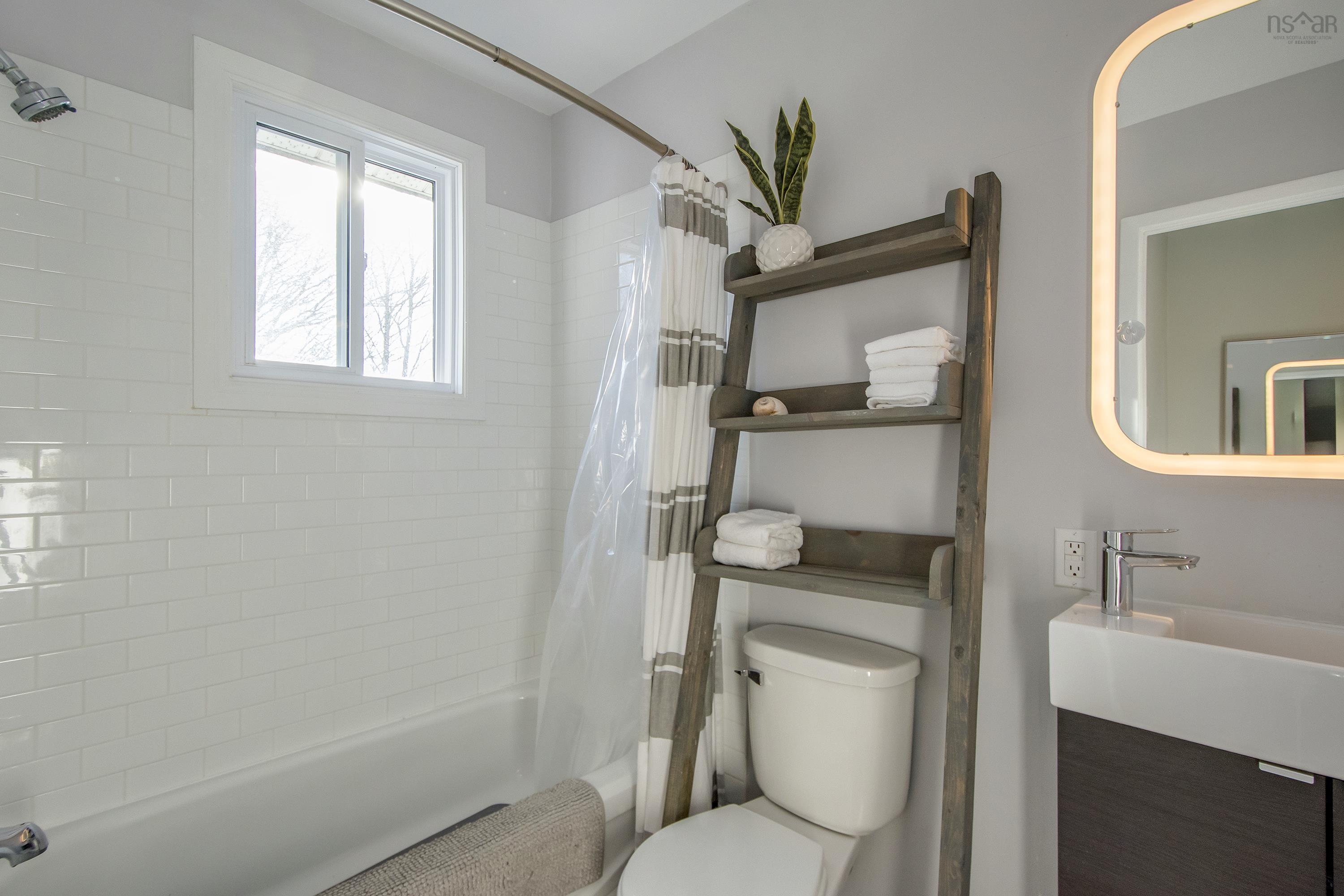 $429,900.00: 18 Brompton Road, Dartmouth