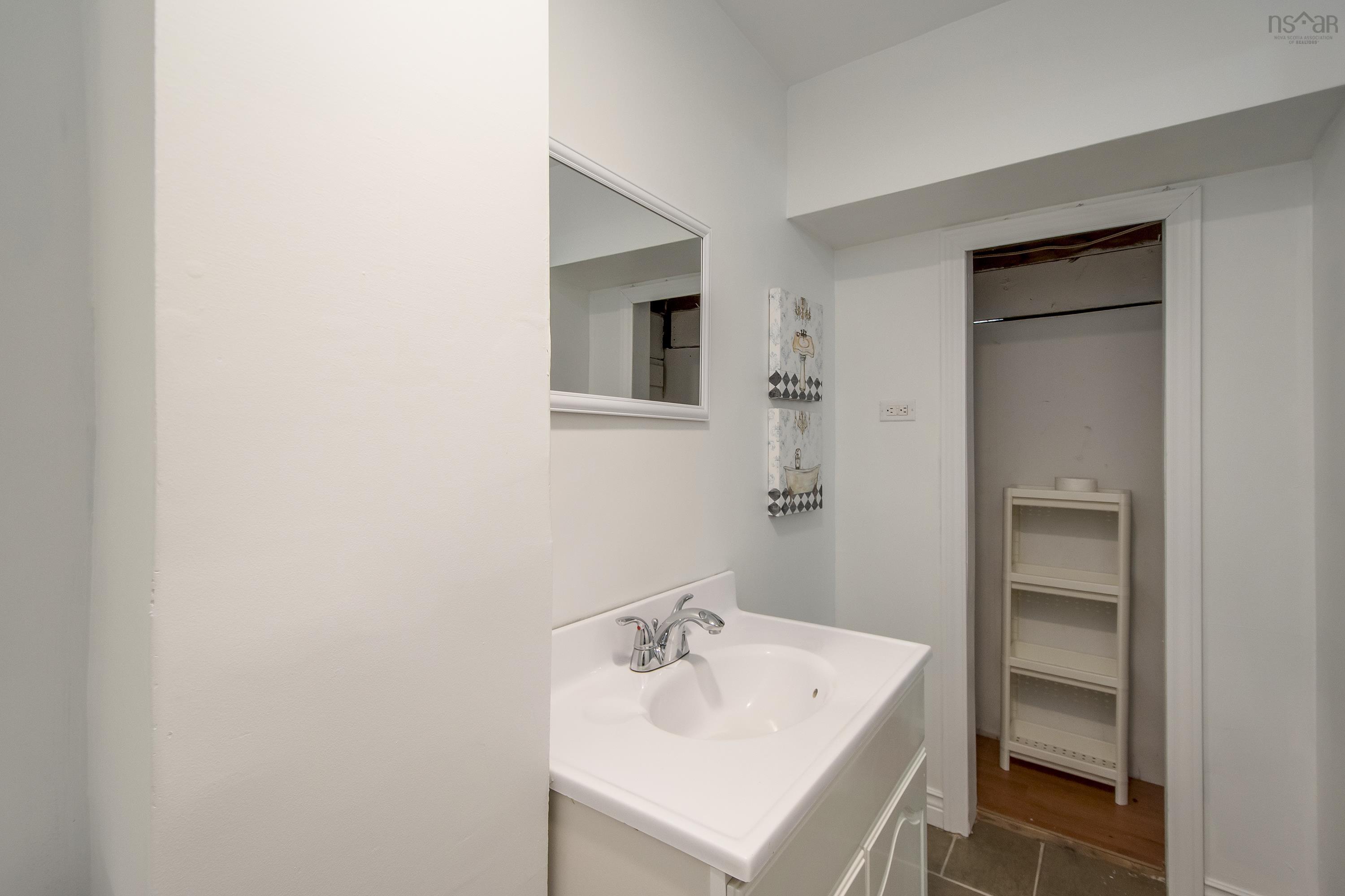 $429,900.00: 18 Brompton Road, Dartmouth