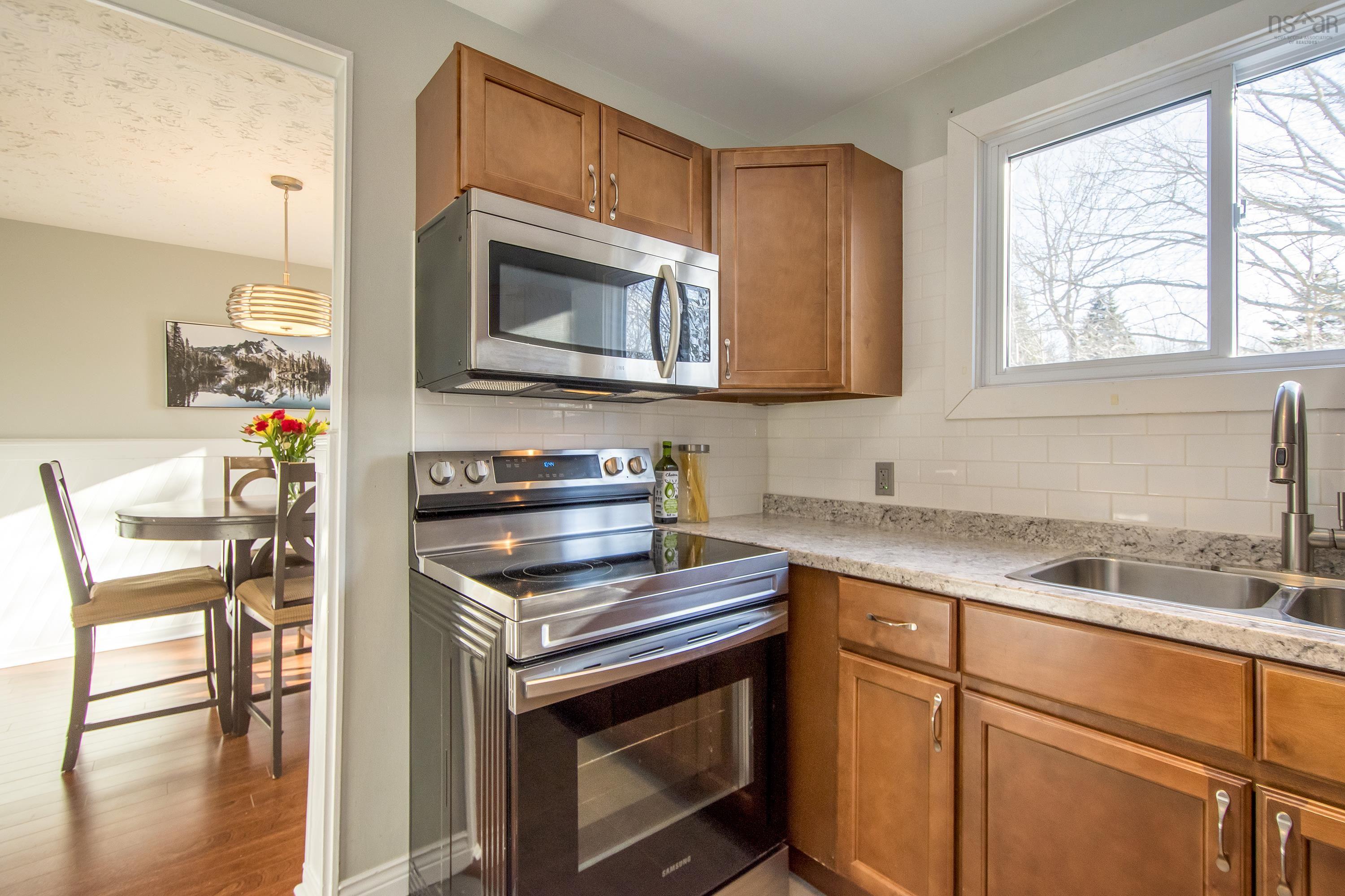 $429,900.00: 18 Brompton Road, Dartmouth