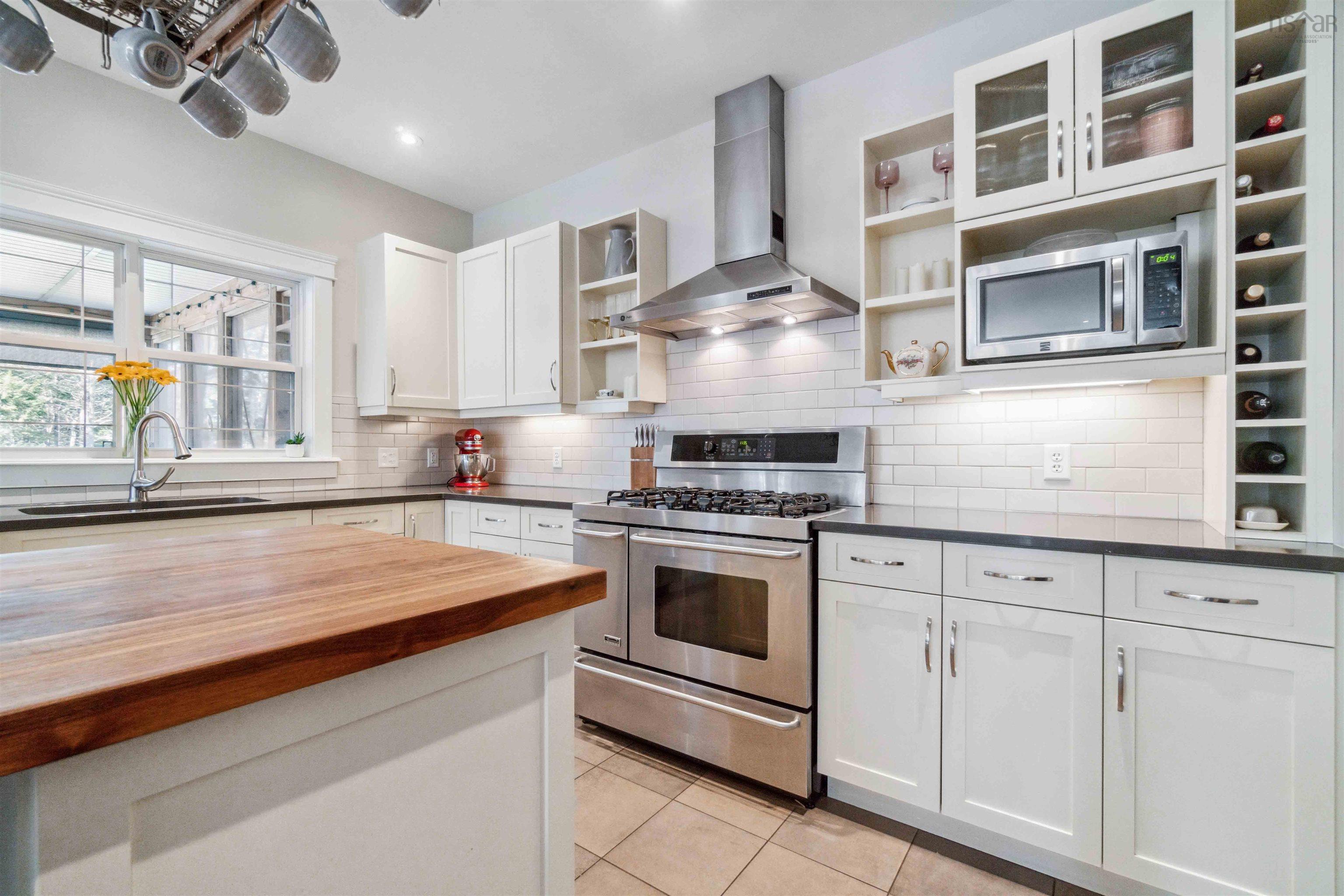$1,099,000.00: 36 Crofters Close, Fall River