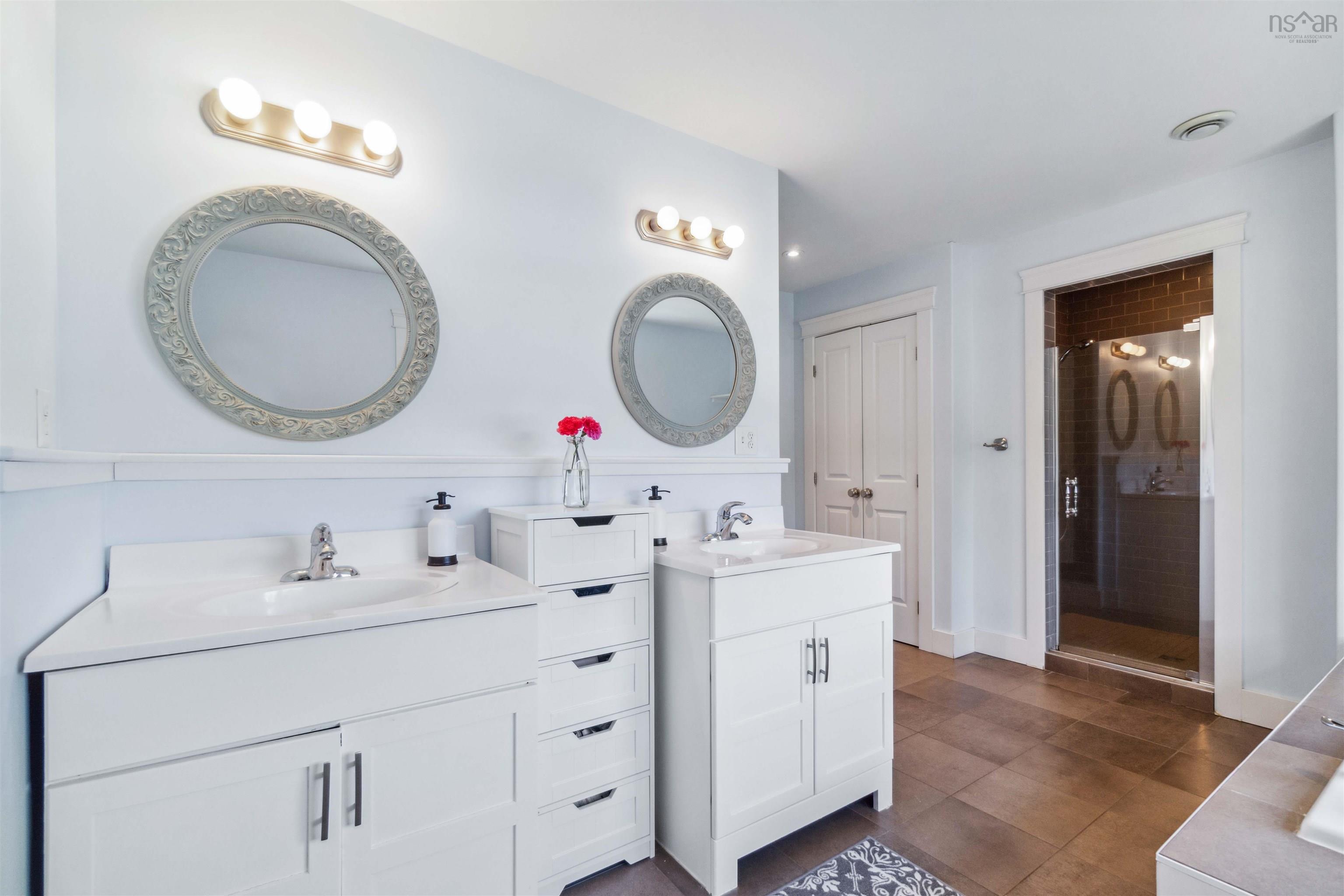 $1,099,000.00: 36 Crofters Close, Fall River