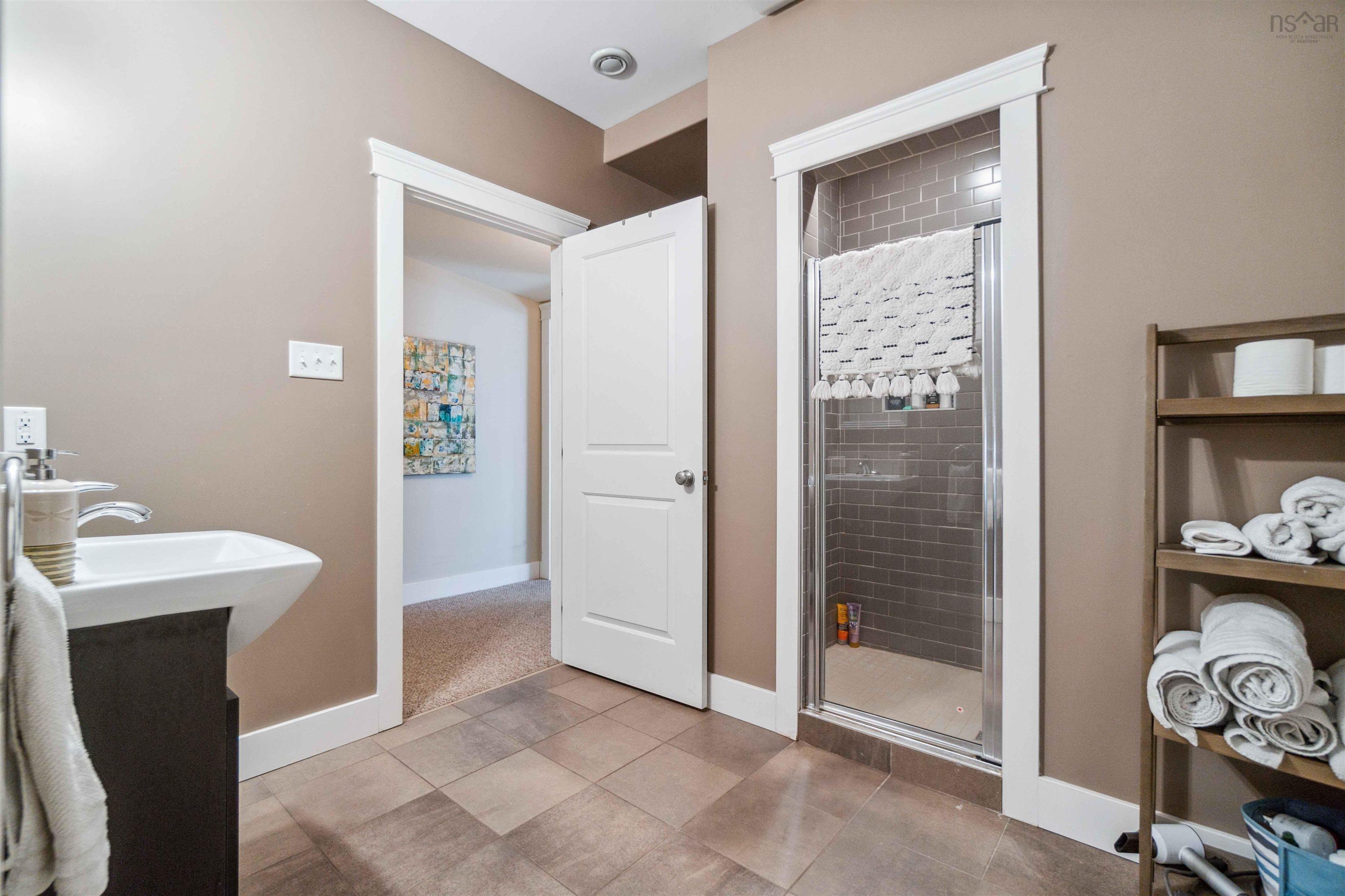 $1,099,000.00: 36 Crofters Close, Fall River