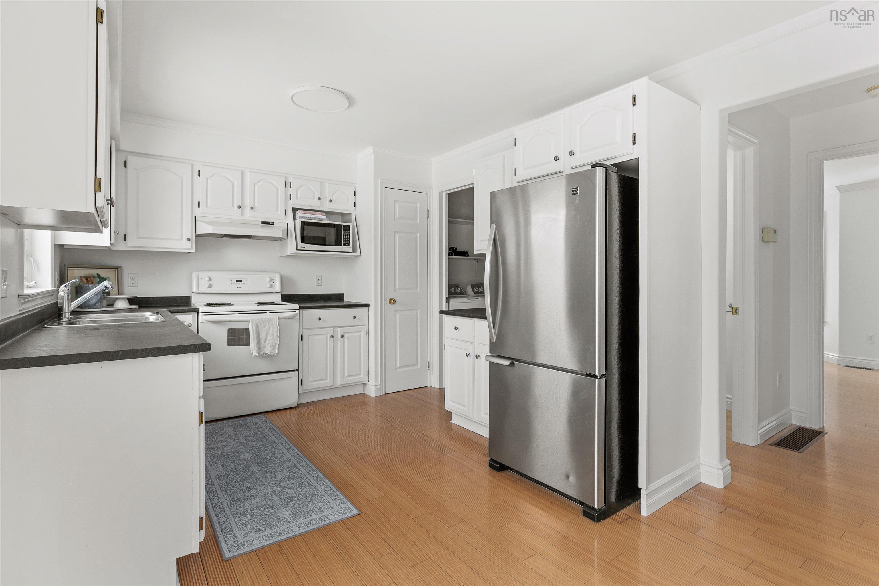 $449,900.00: 7 Chinook Court, Dartmouth