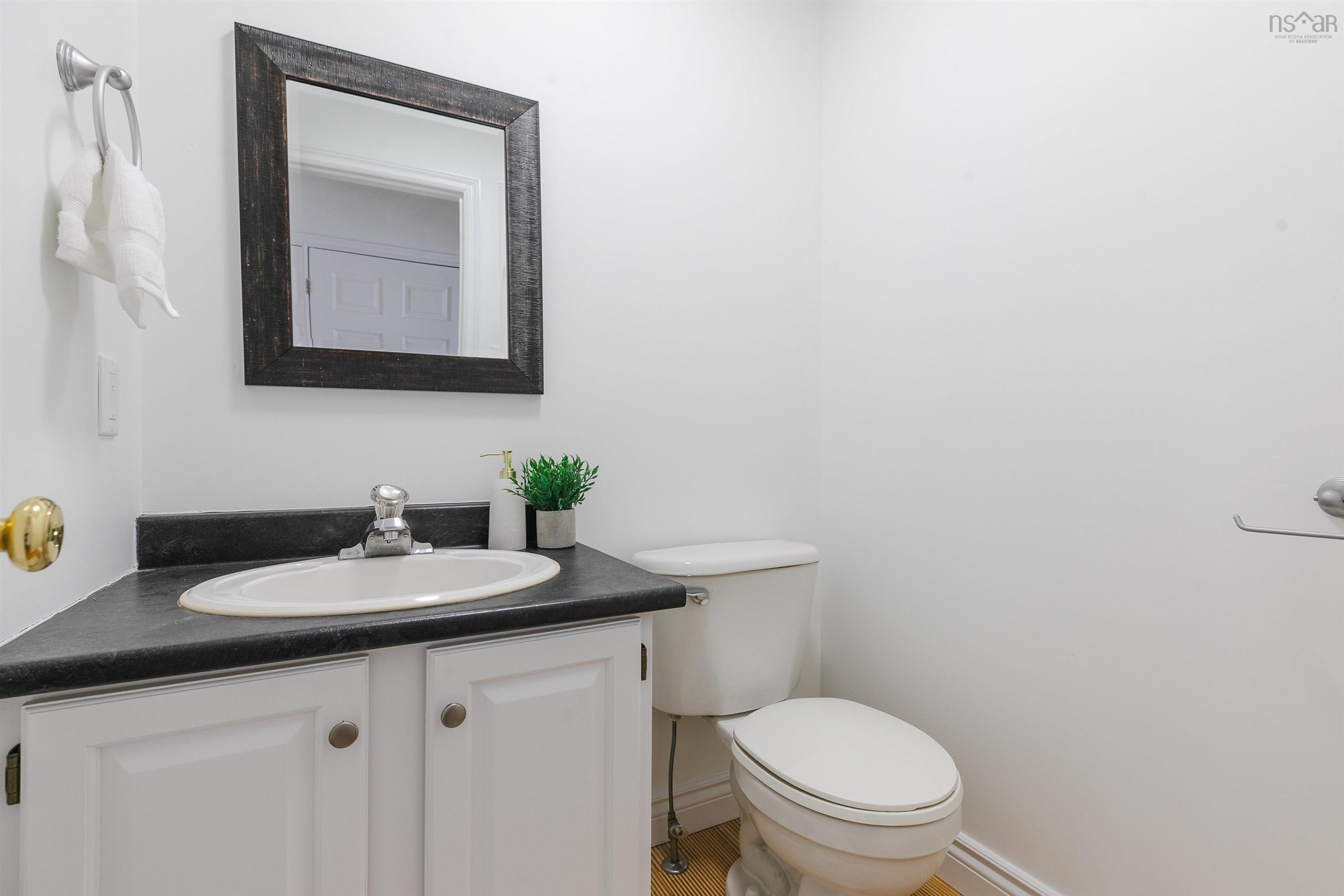 $449,900.00: 7 Chinook Court, Dartmouth