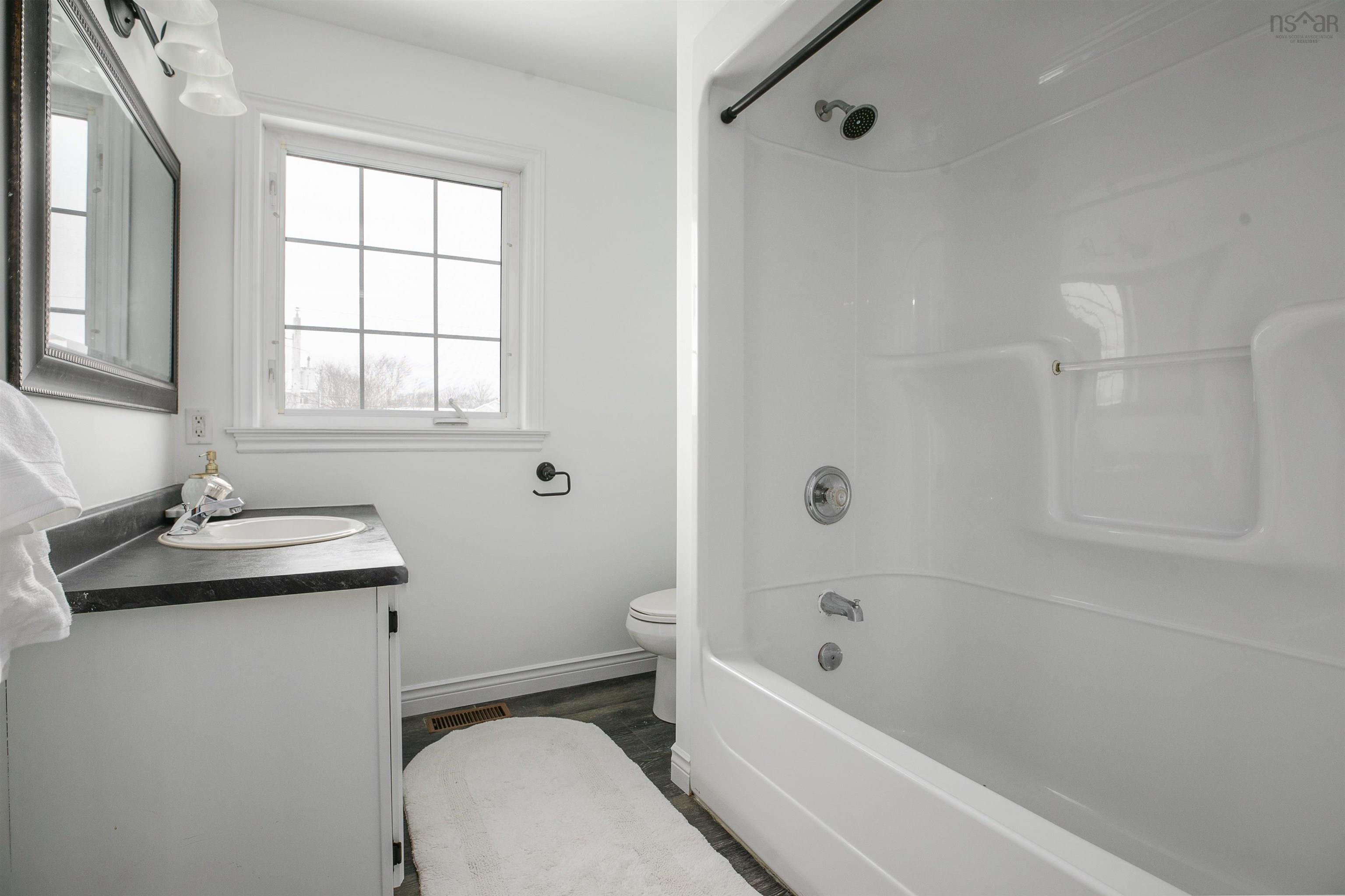 $449,900.00: 7 Chinook Court, Dartmouth